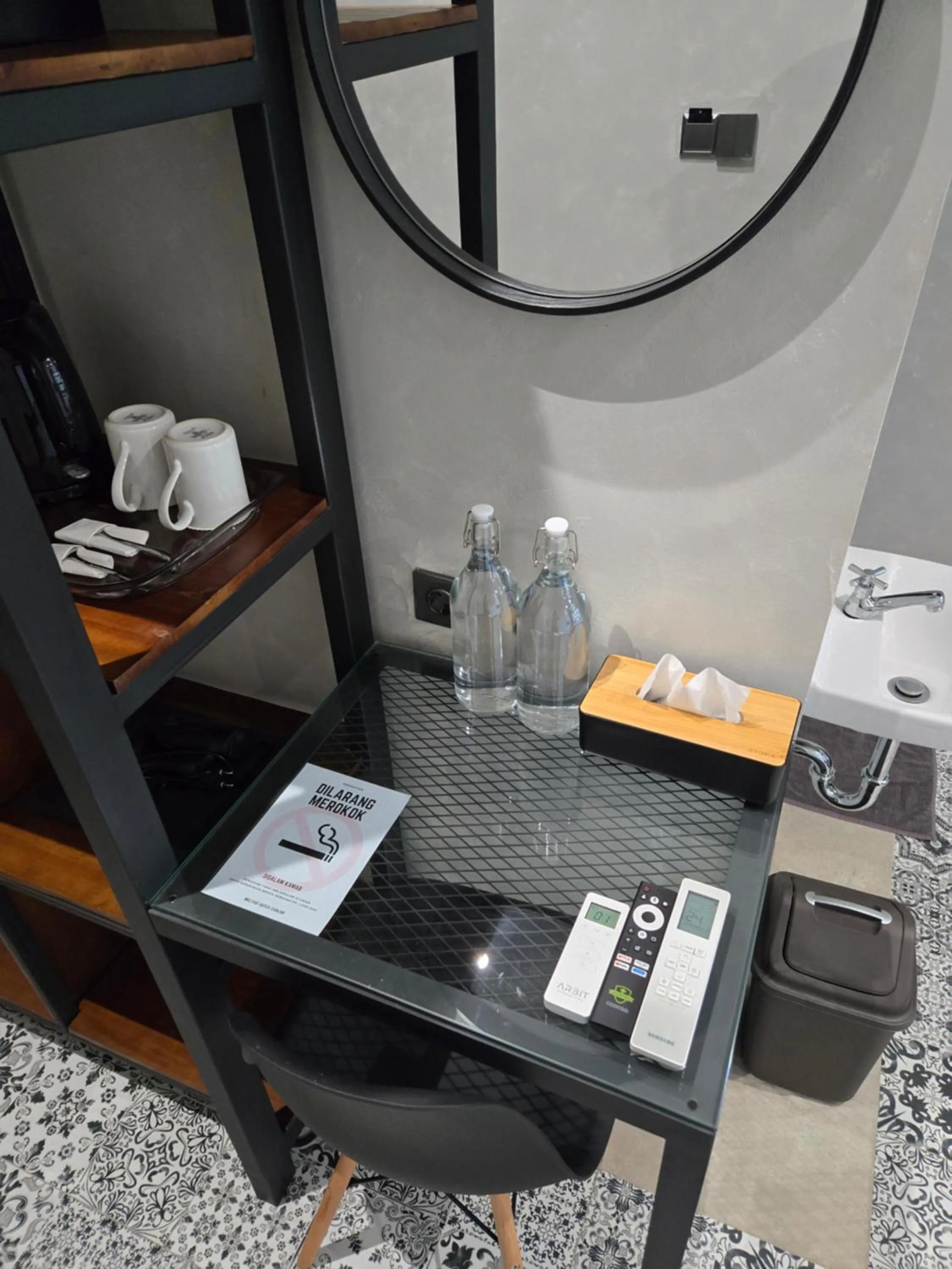 Coffee/tea facilities in Mulyadi Suites Cianjur