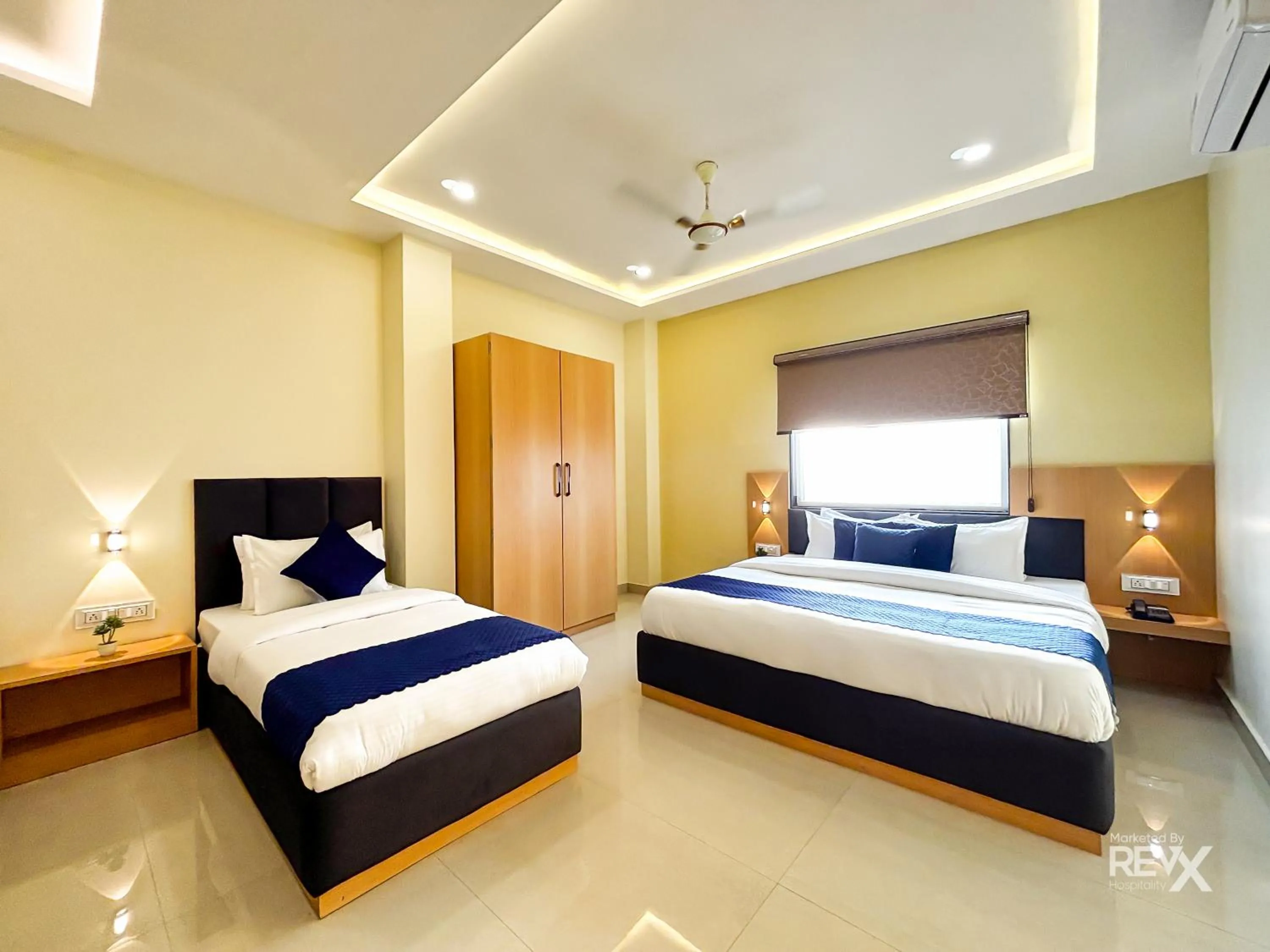Bed in Hotel Manas Inn