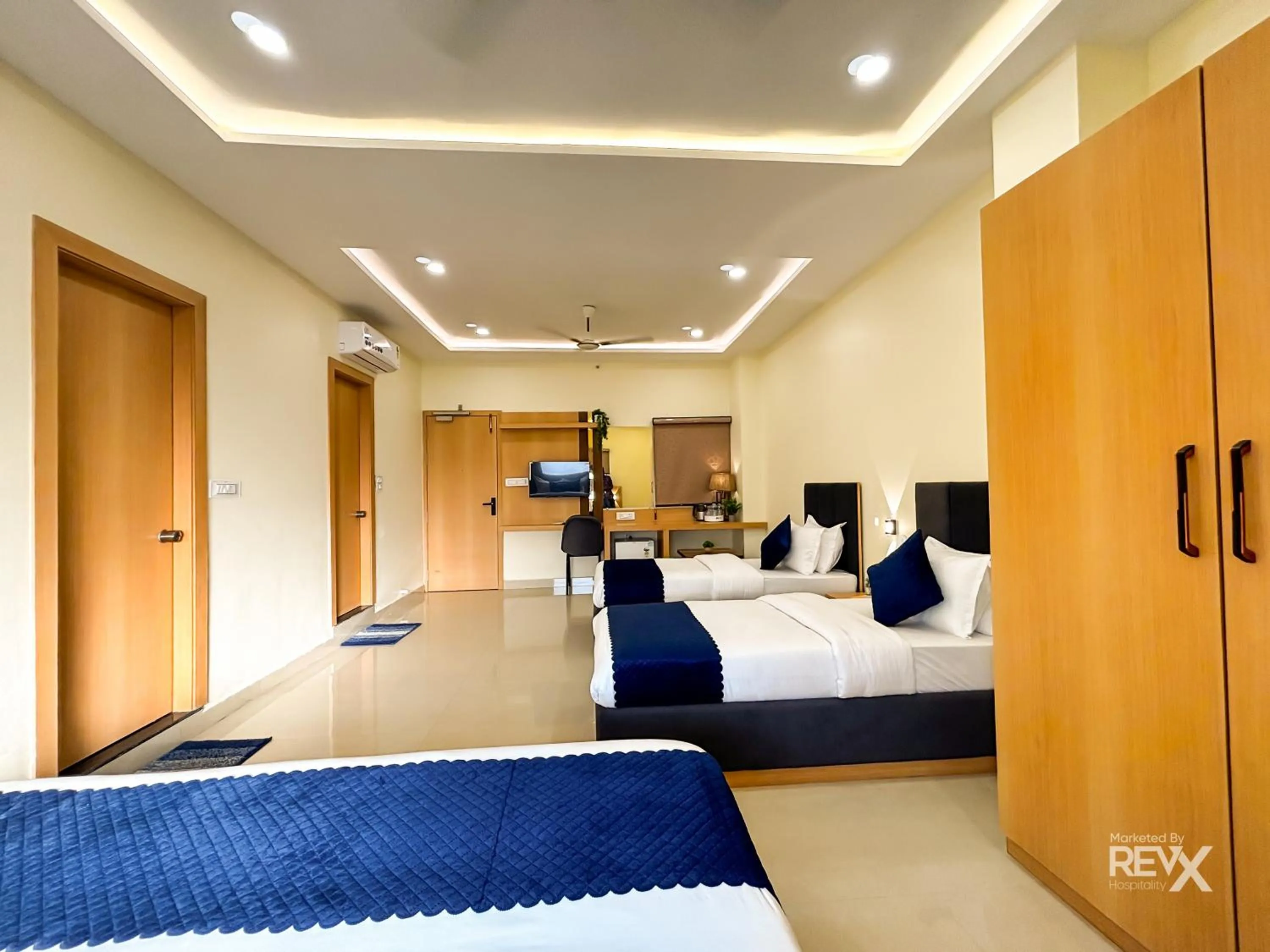 Bed in Hotel Manas Inn