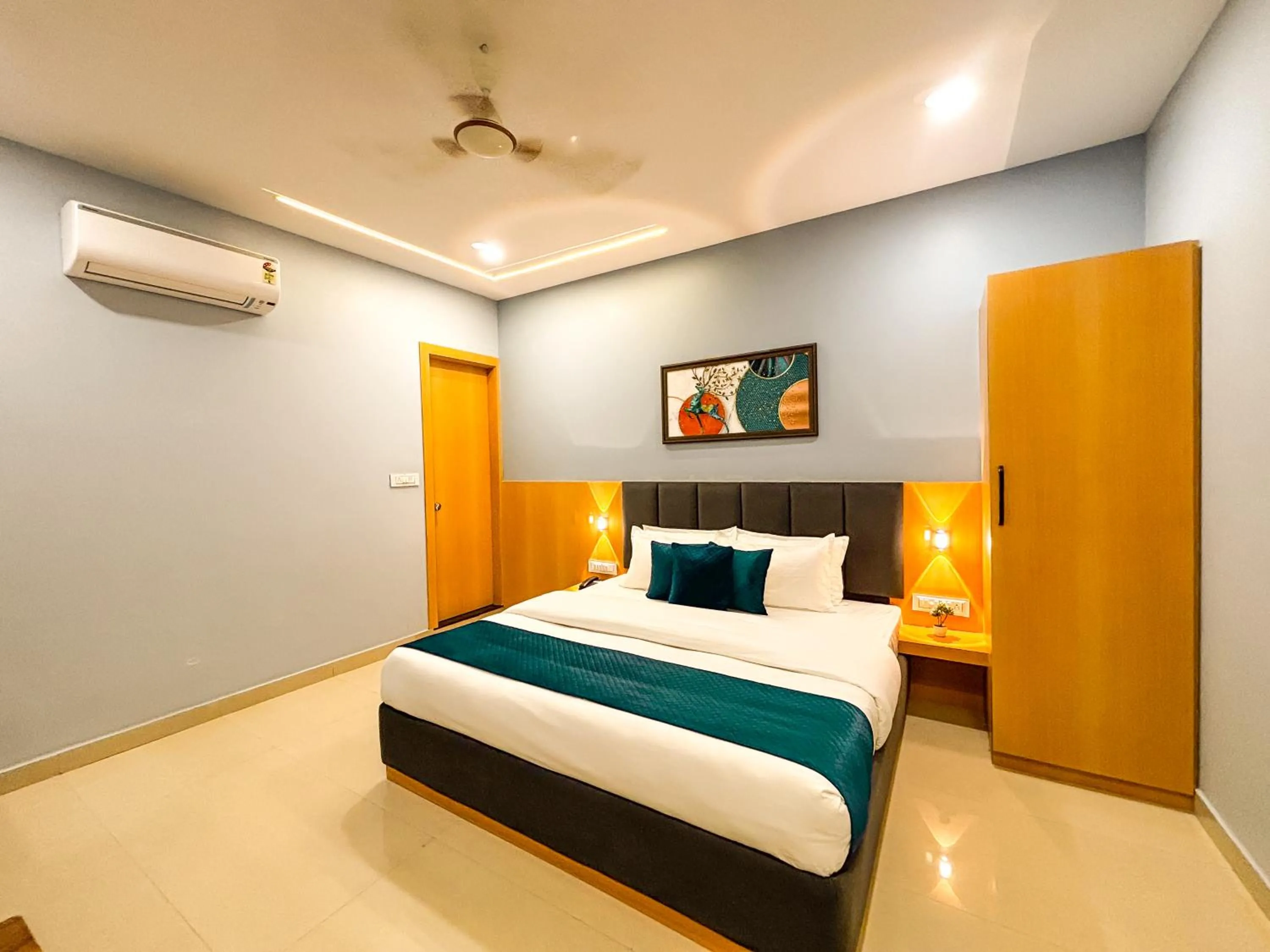 Bed in Hotel Manas Inn