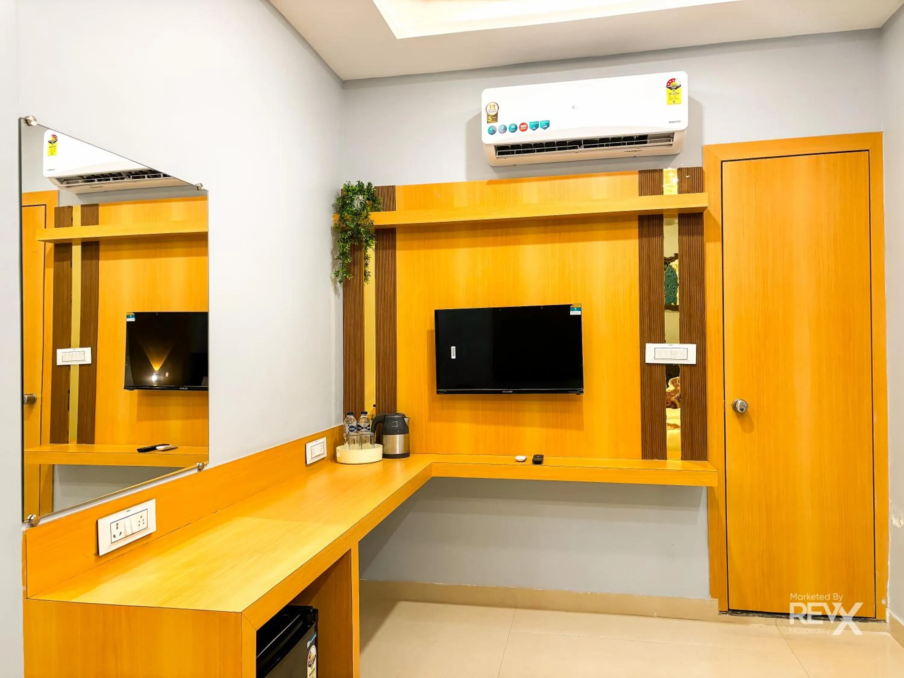 TV and multimedia in Hotel Manas Inn