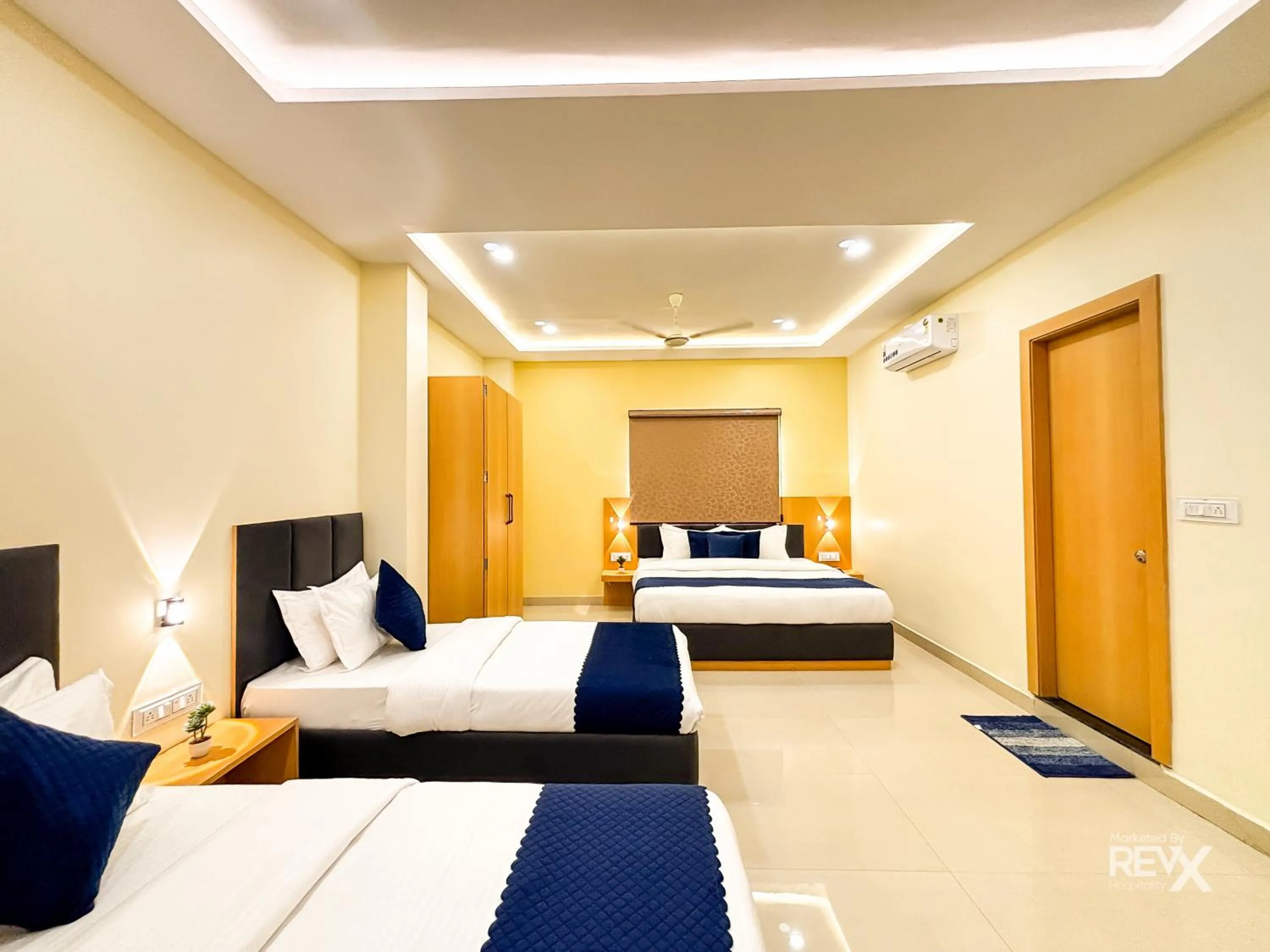 Bed in Hotel Manas Inn