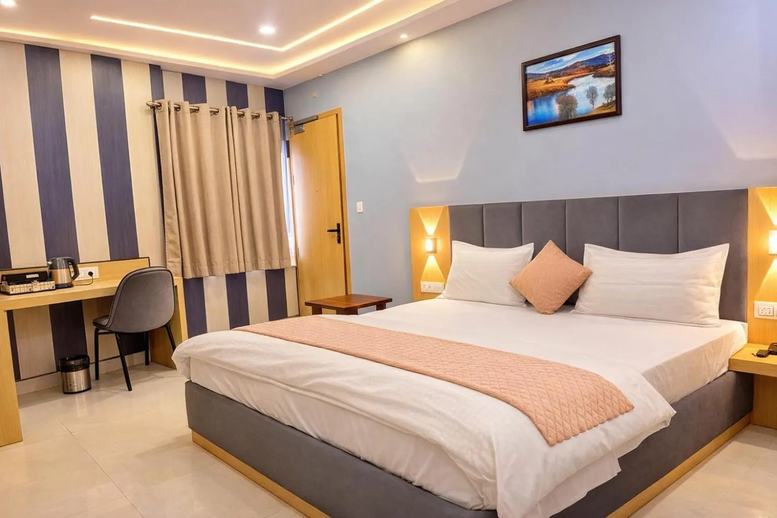 Bed in Hotel Manas Inn