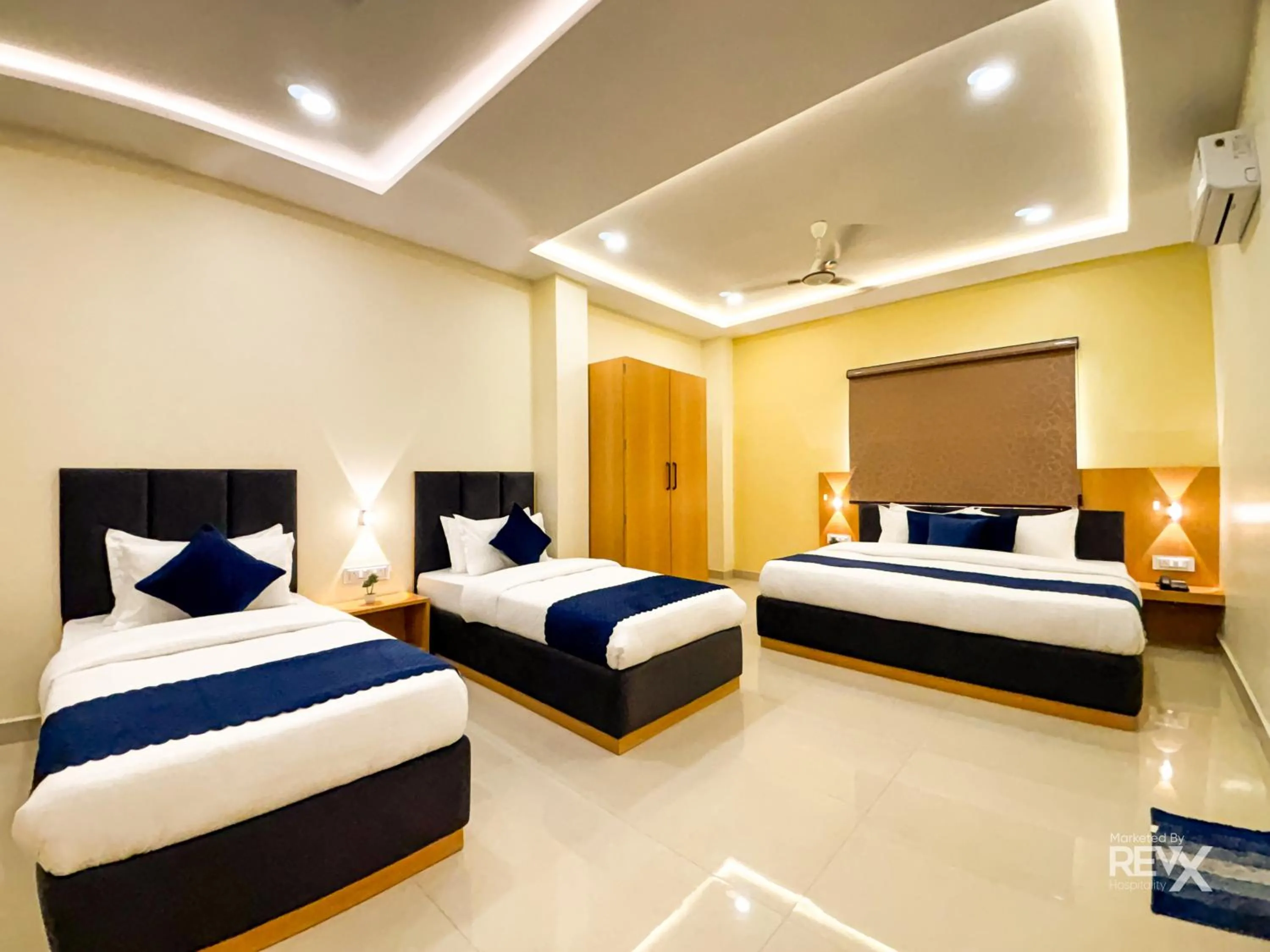 Bed in Hotel Manas Inn