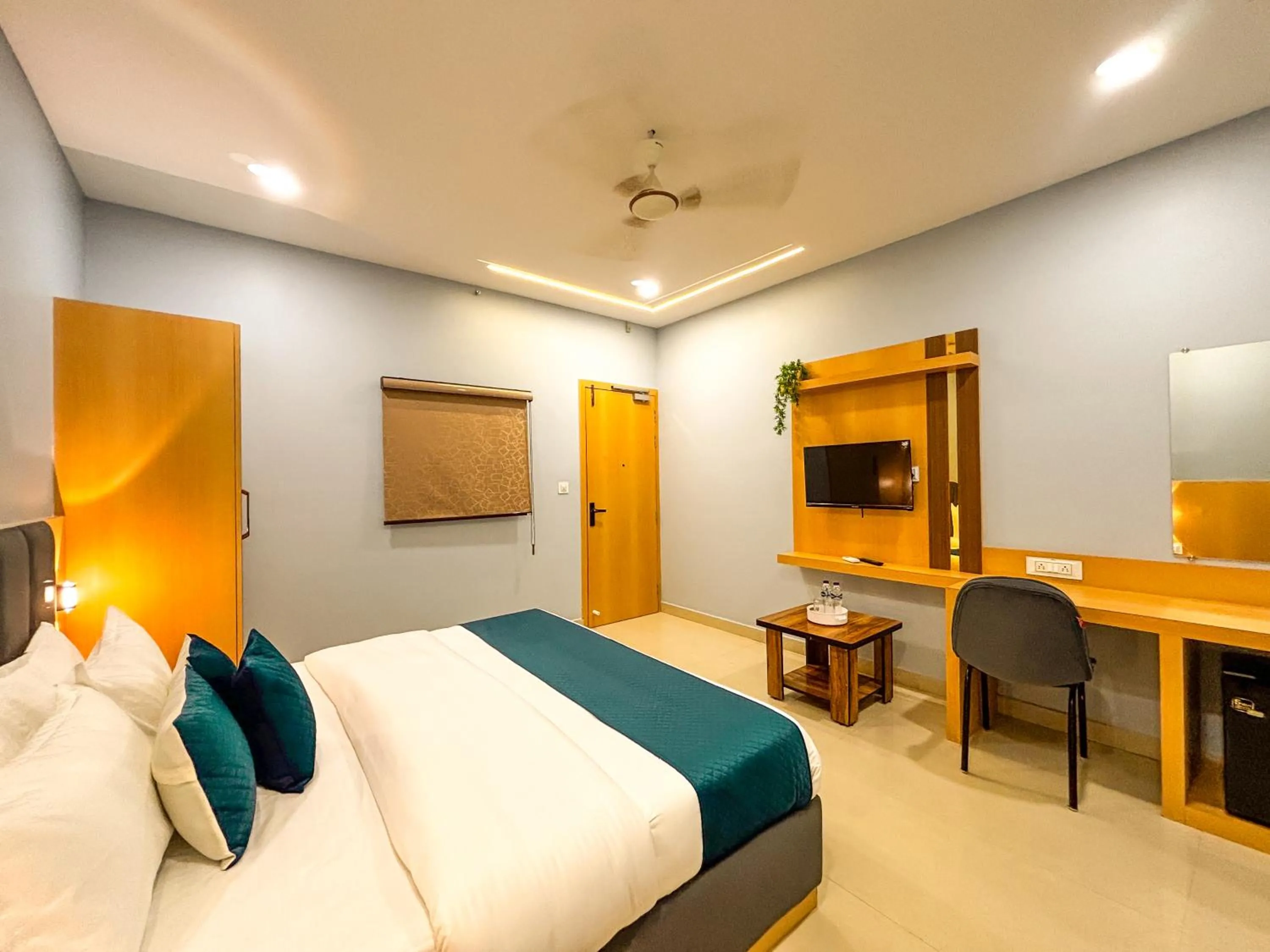 Bed in Hotel Manas Inn