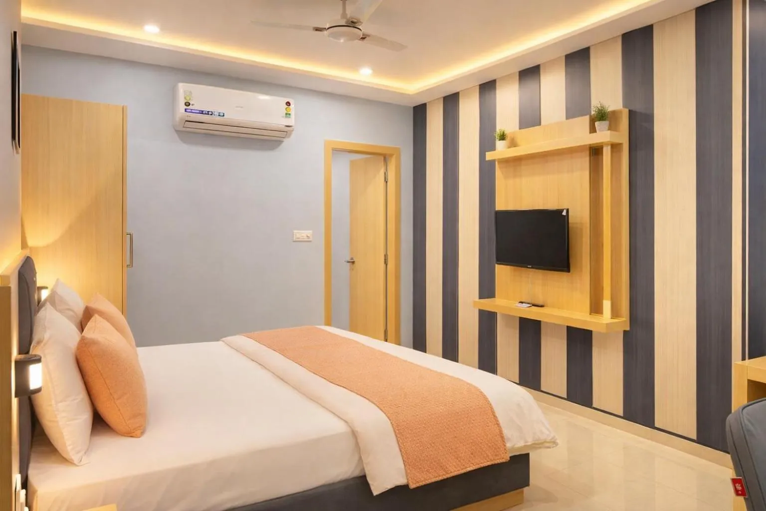 Bed in Hotel Manas Inn