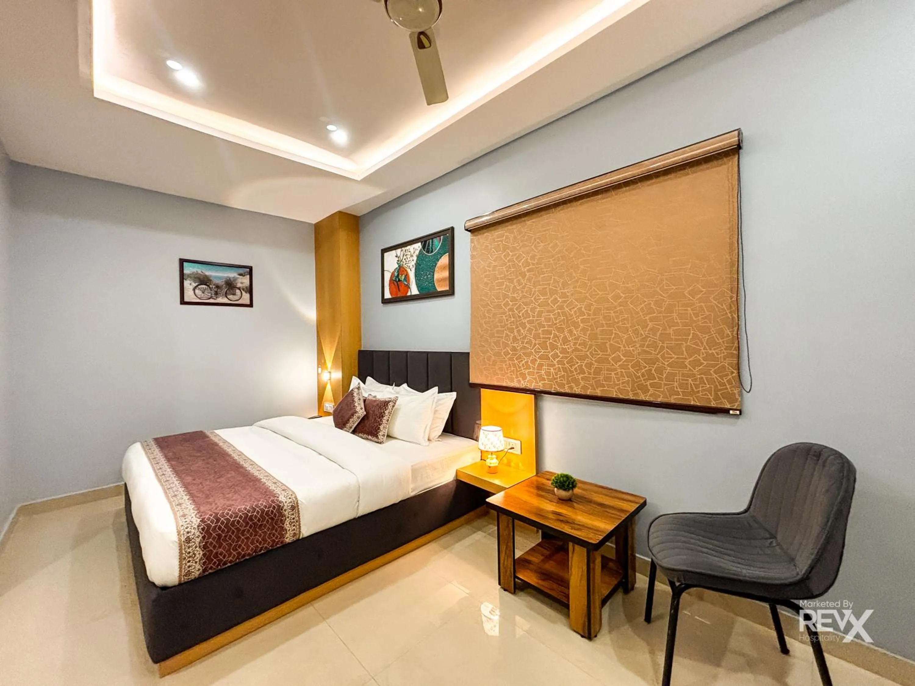 Bed in Hotel Manas Inn