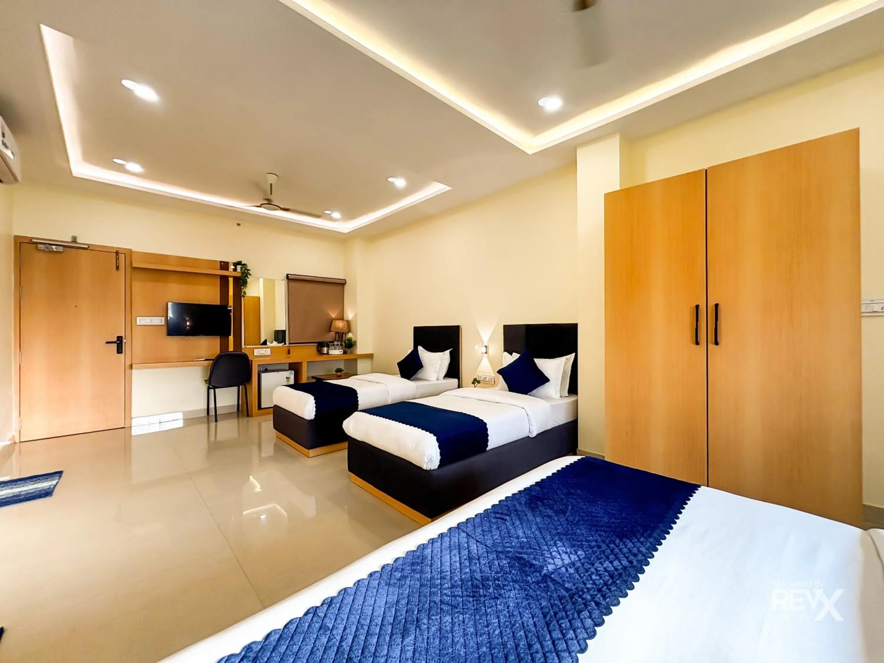 Bed in Hotel Manas Inn