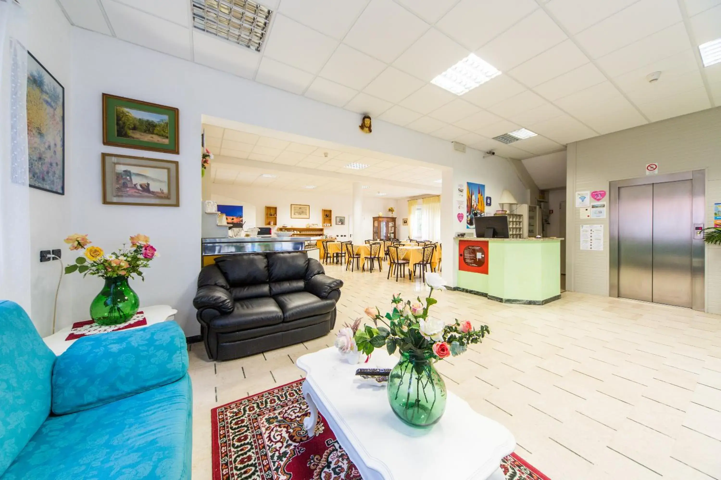 Communal lounge/ TV room, Lobby/Reception in Hotel Majorca