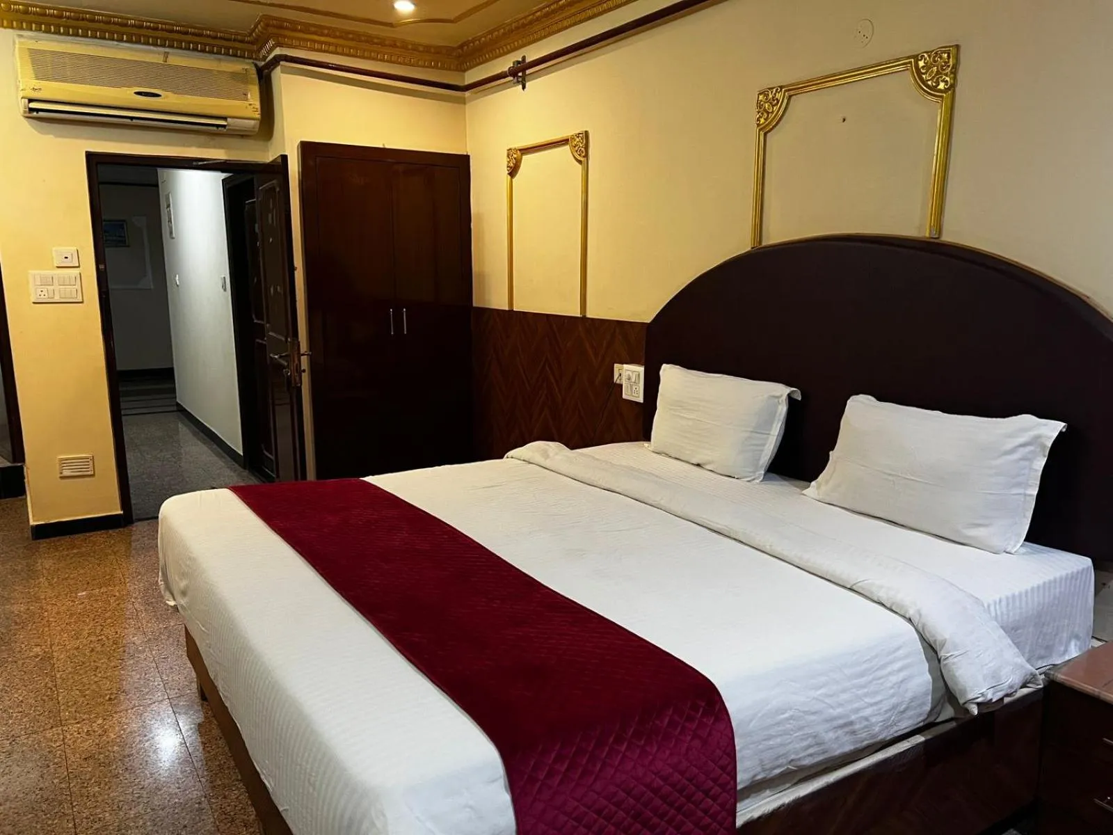 Hotel I K London Residency