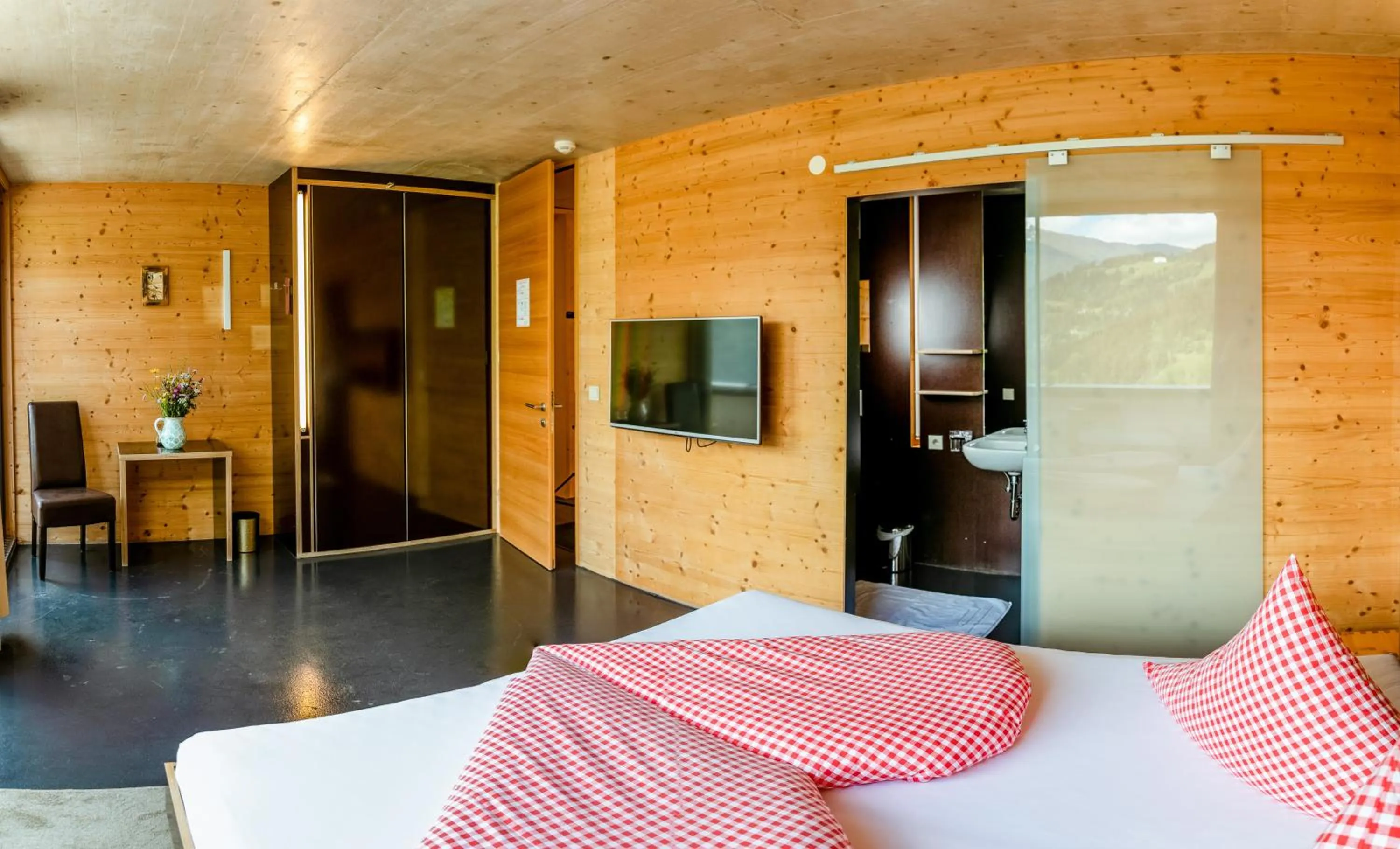 Photo of the whole room, Bed in Refugio Laudegg