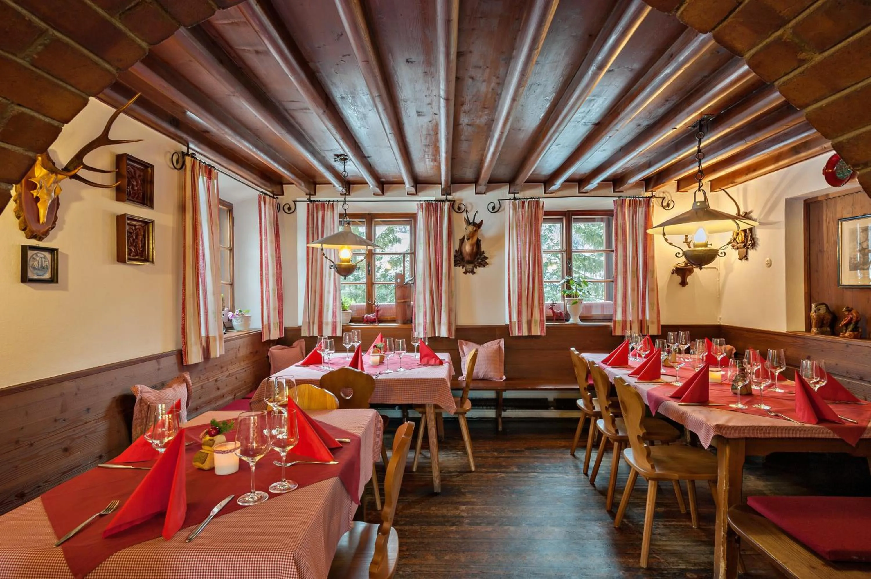 Restaurant/places to eat in Refugio Laudegg