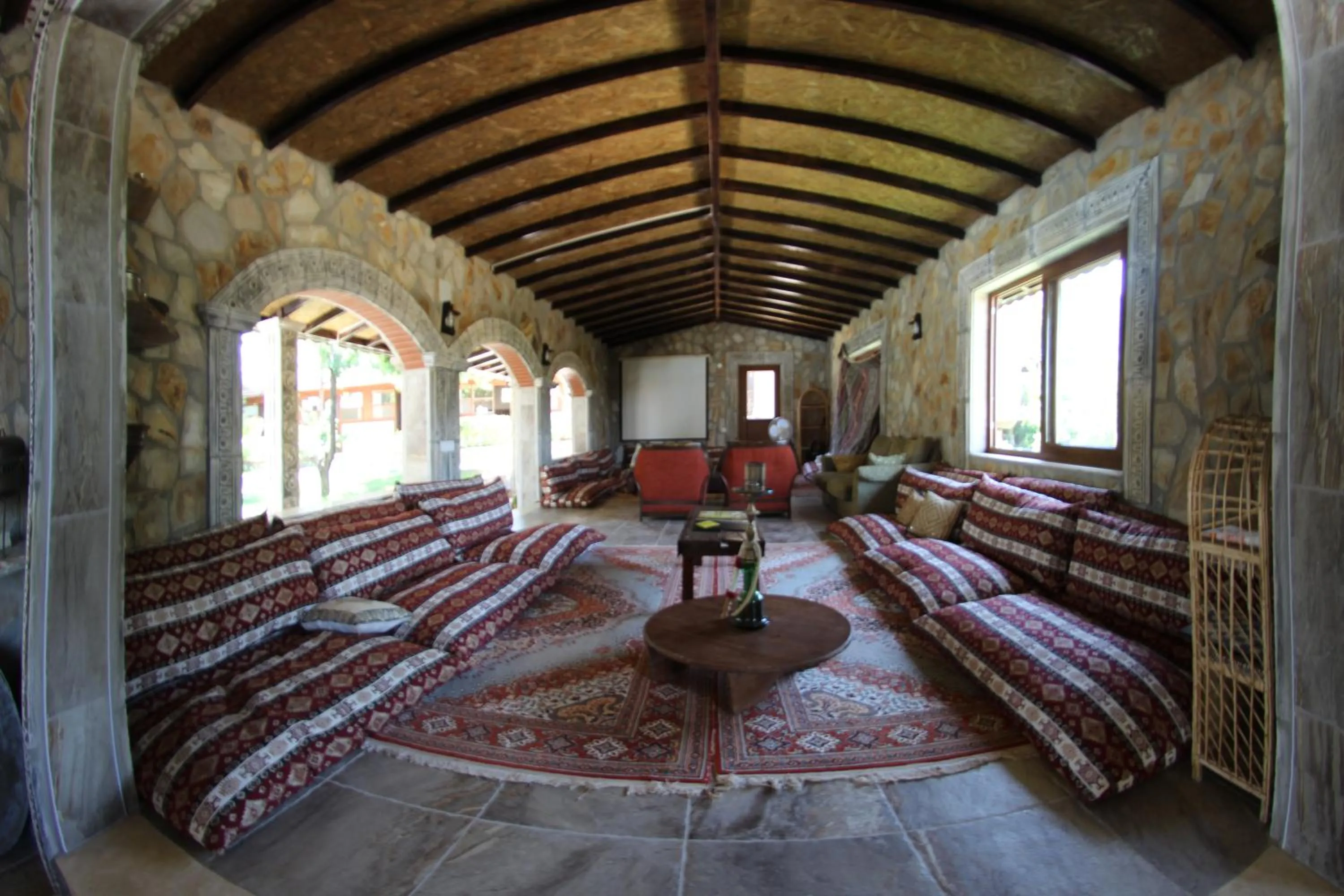 Communal lounge/ TV room, Bed in Atillas Getaway
