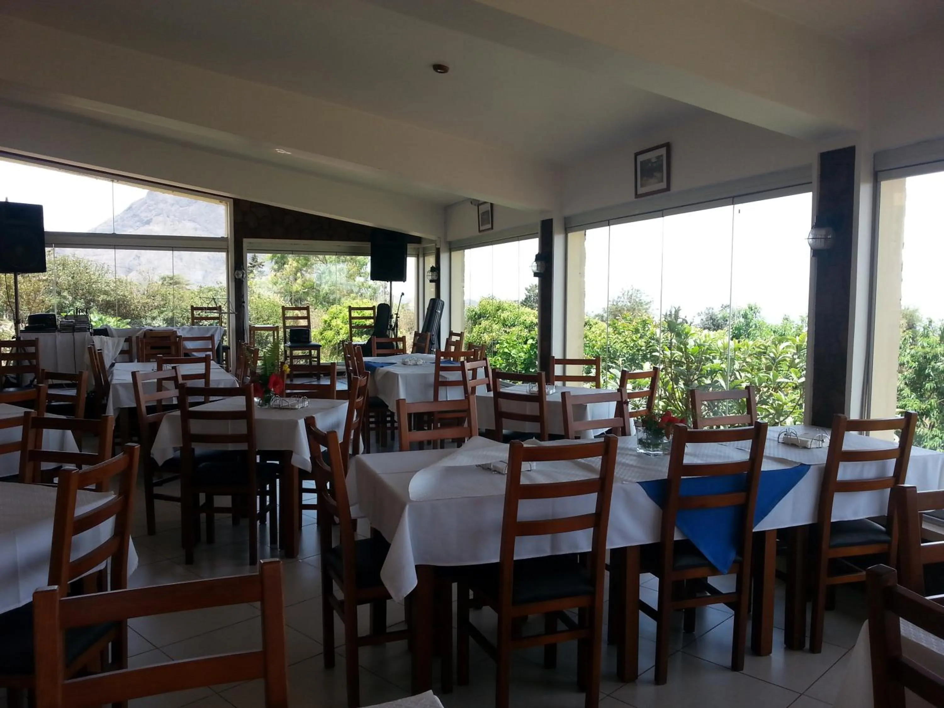 Restaurant/places to eat in Quinta Da Montanha