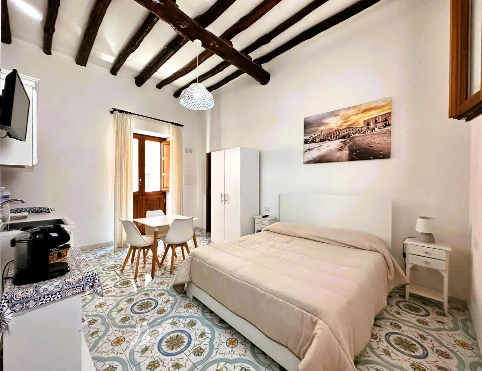 Photo of the whole room, Bed in Malvasia 70