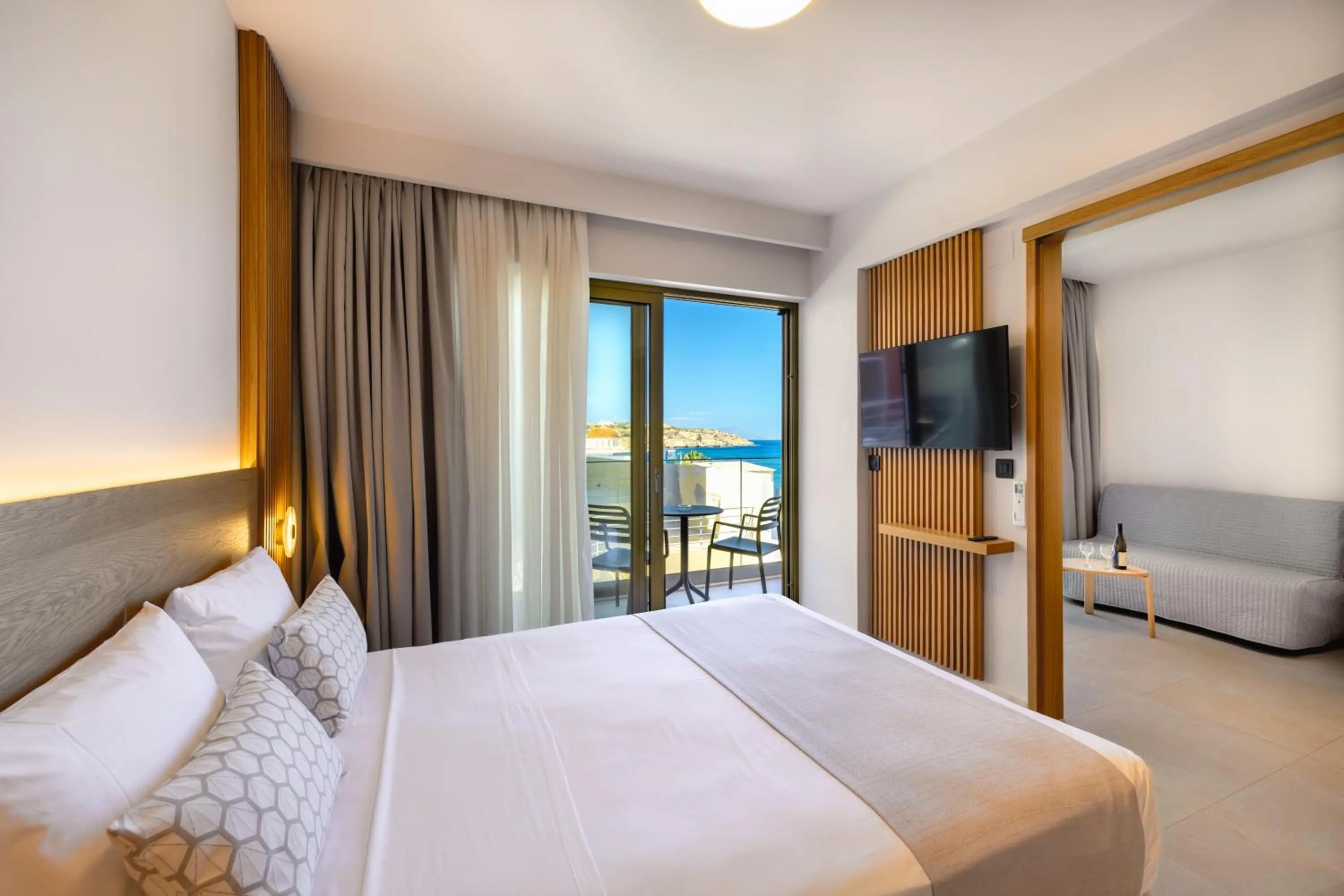 Photo of the whole room, Bed in Archipelagos Hotel