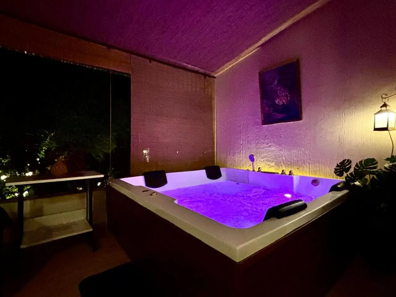 Hot Tub in Honeywood Holiday Homes