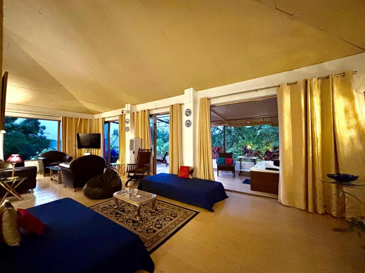 Living room, Bed in Honeywood Holiday Homes