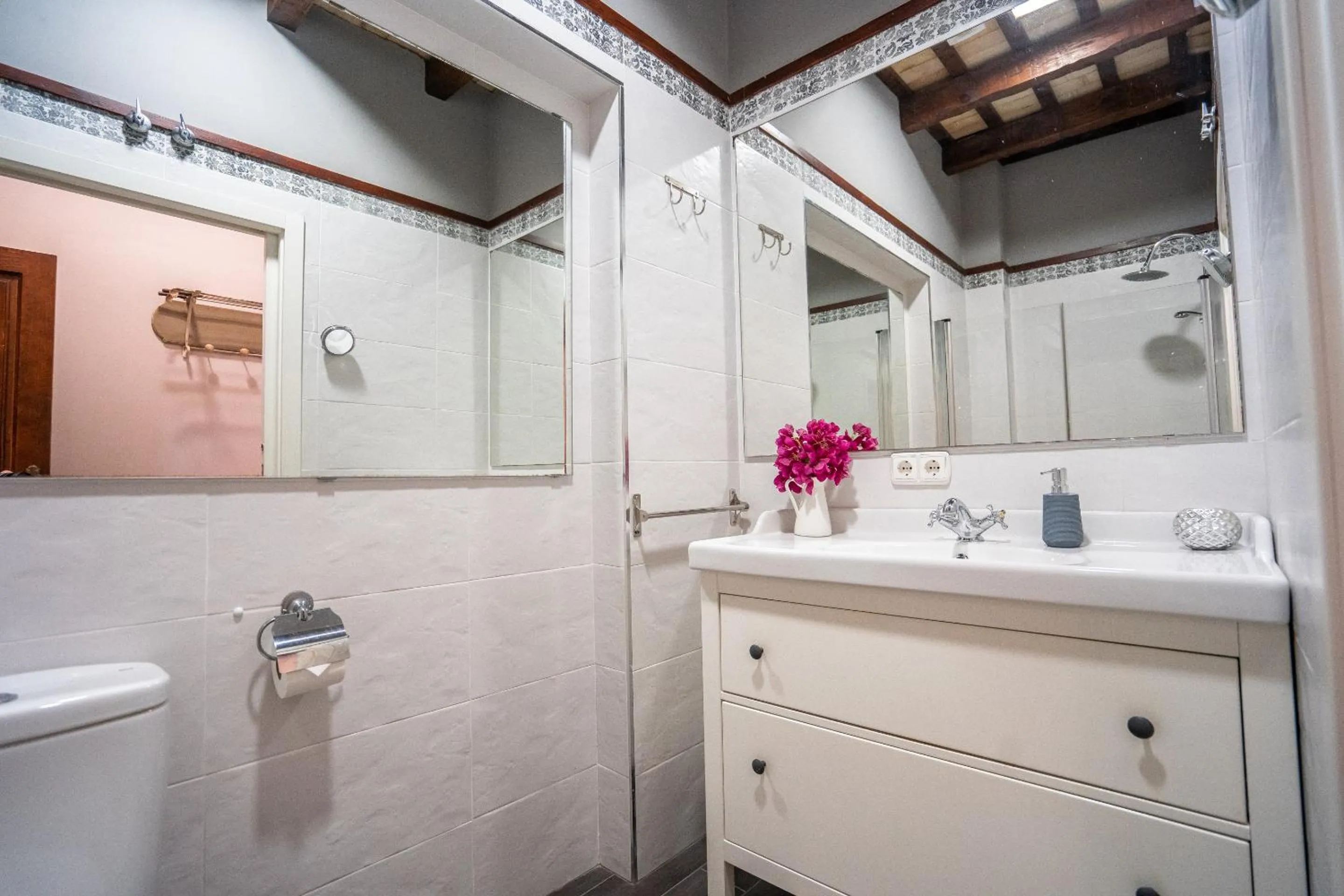 Shower in Hotel Azalea Playa