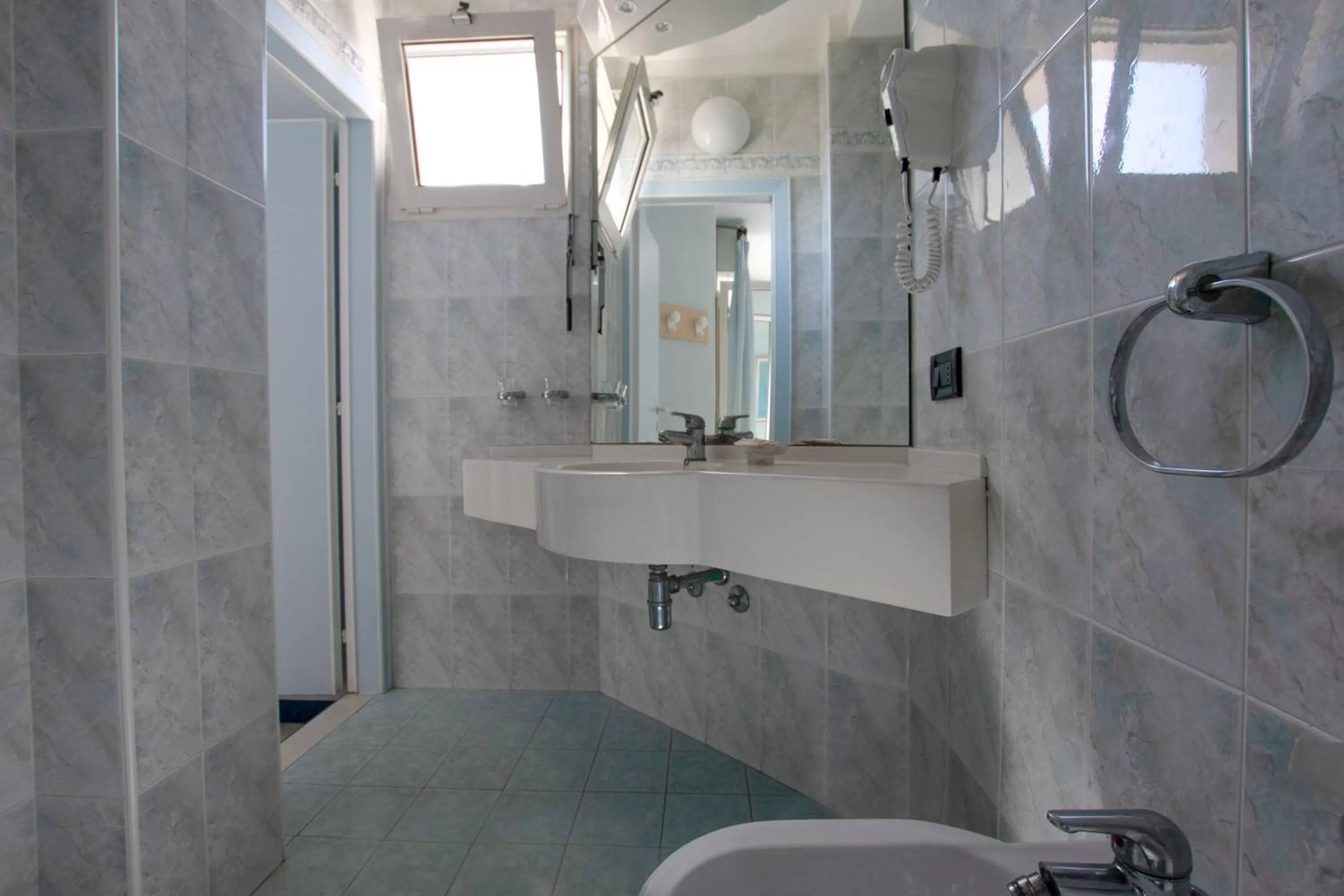 Bathroom in Hotel Bristol - a 30 mt dalla spiaggia