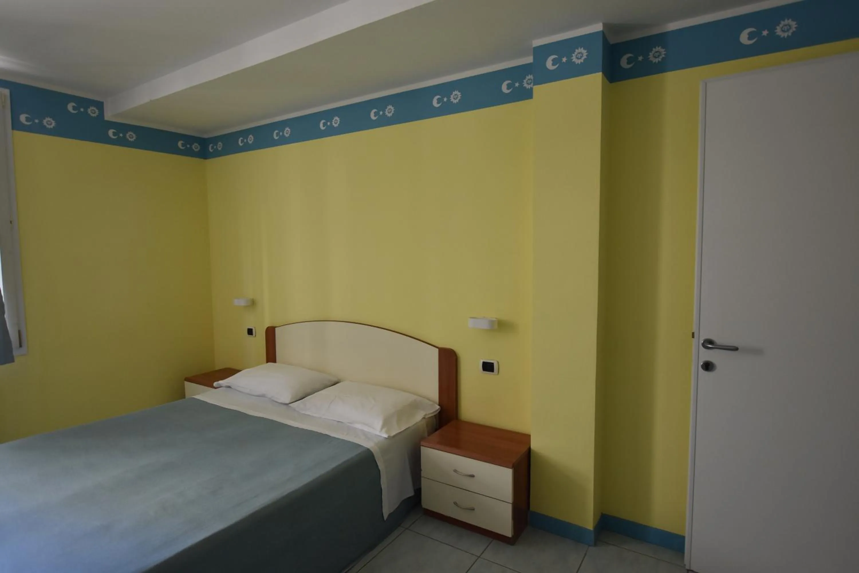 Bed in Hotel Bristol - a 30 mt dalla spiaggia