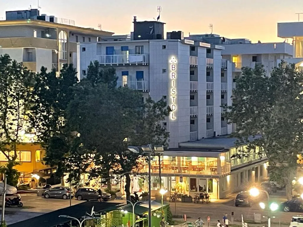 Hotel Bristol - a 30 mt dalla spiaggia