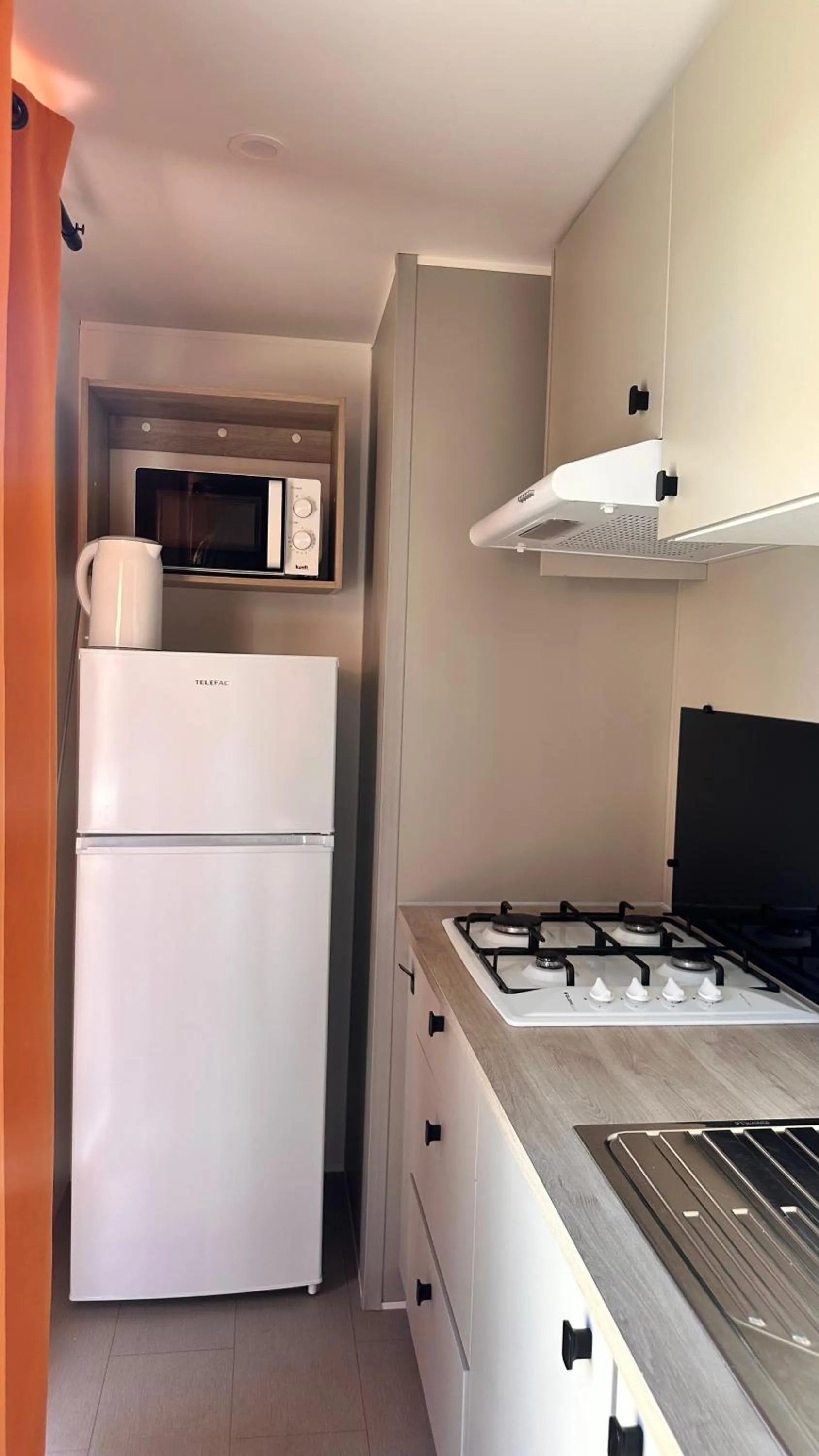 Kitchen or kitchenette in Camping Villa Park Zambujeira do Mar