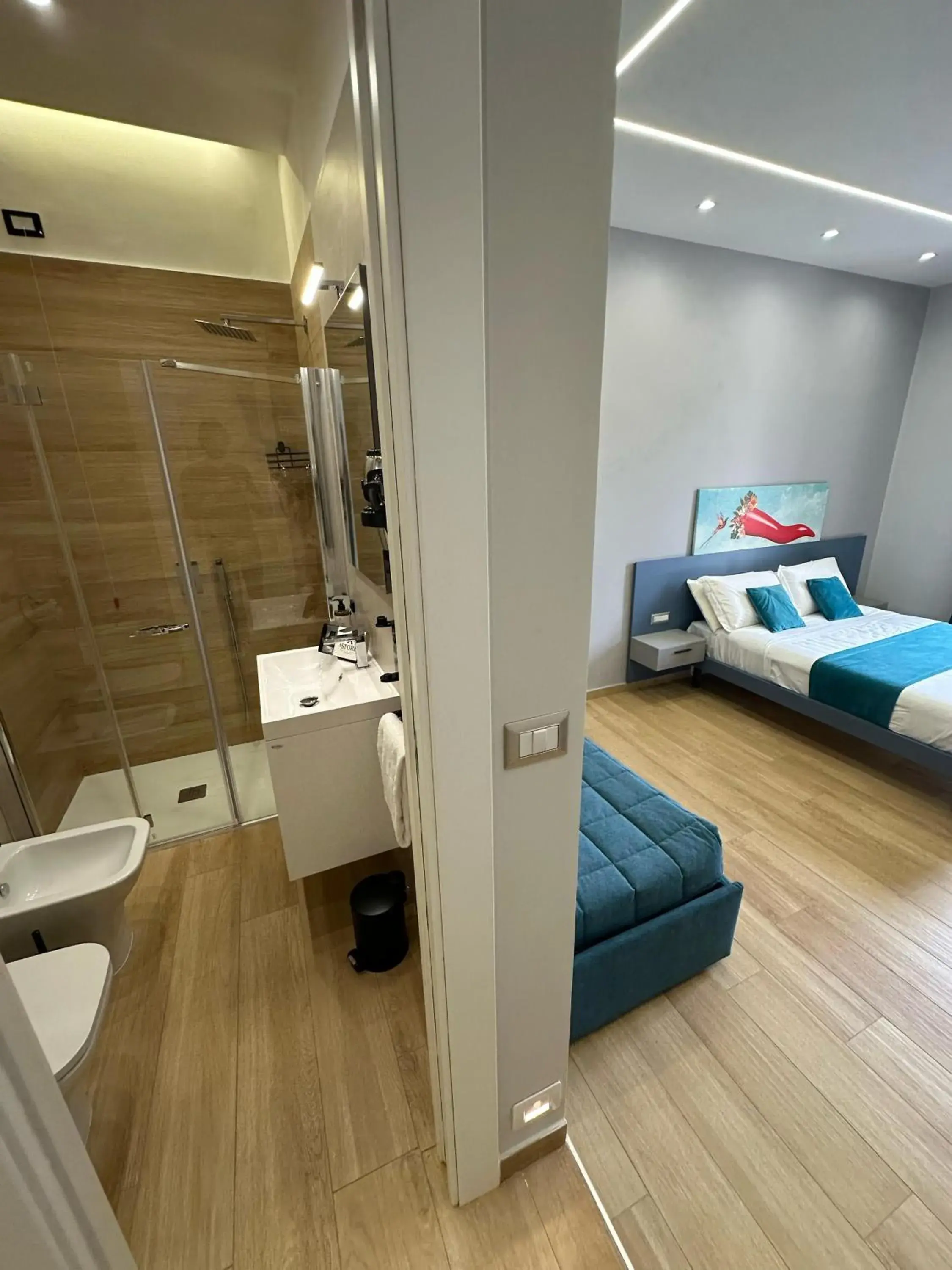 Superior Triple Room in Hotiday Napoli Astoria Superior Triple Room in Hotiday Napoli Astoria