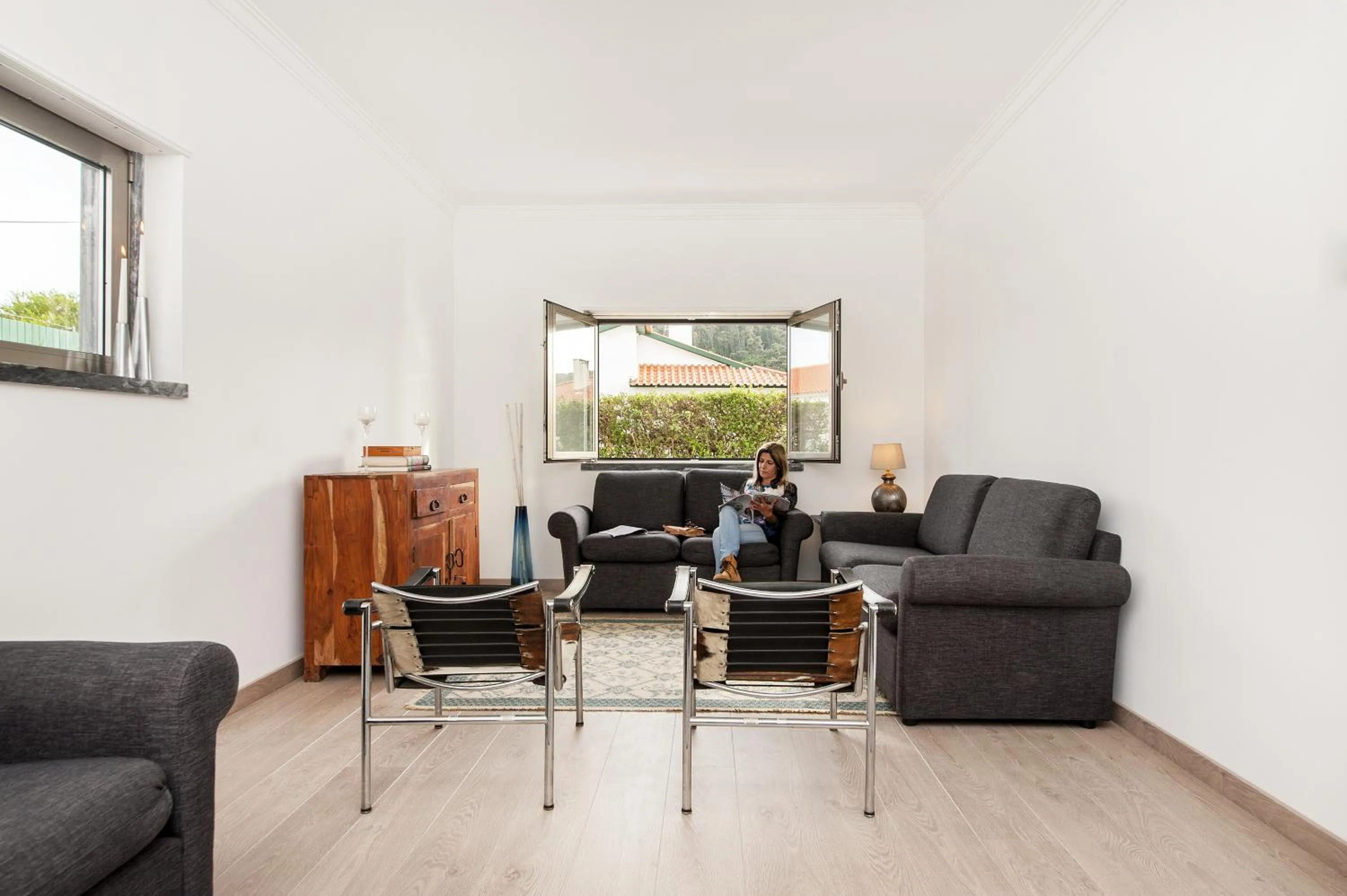 Communal lounge/ TV room in Beachouse - Surf, Bed & Breakfast