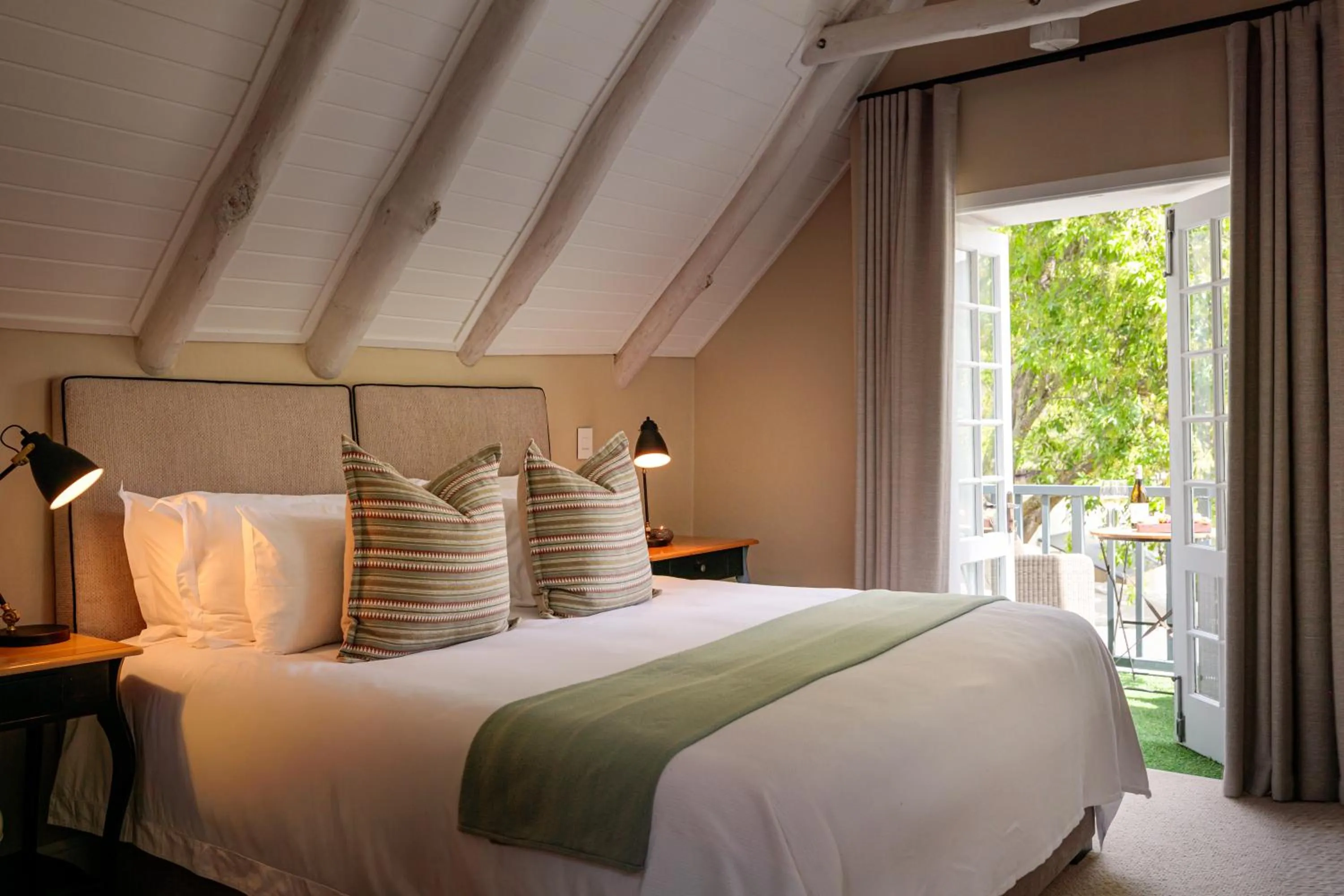 Photo of the whole room, Bed in Grande Provence