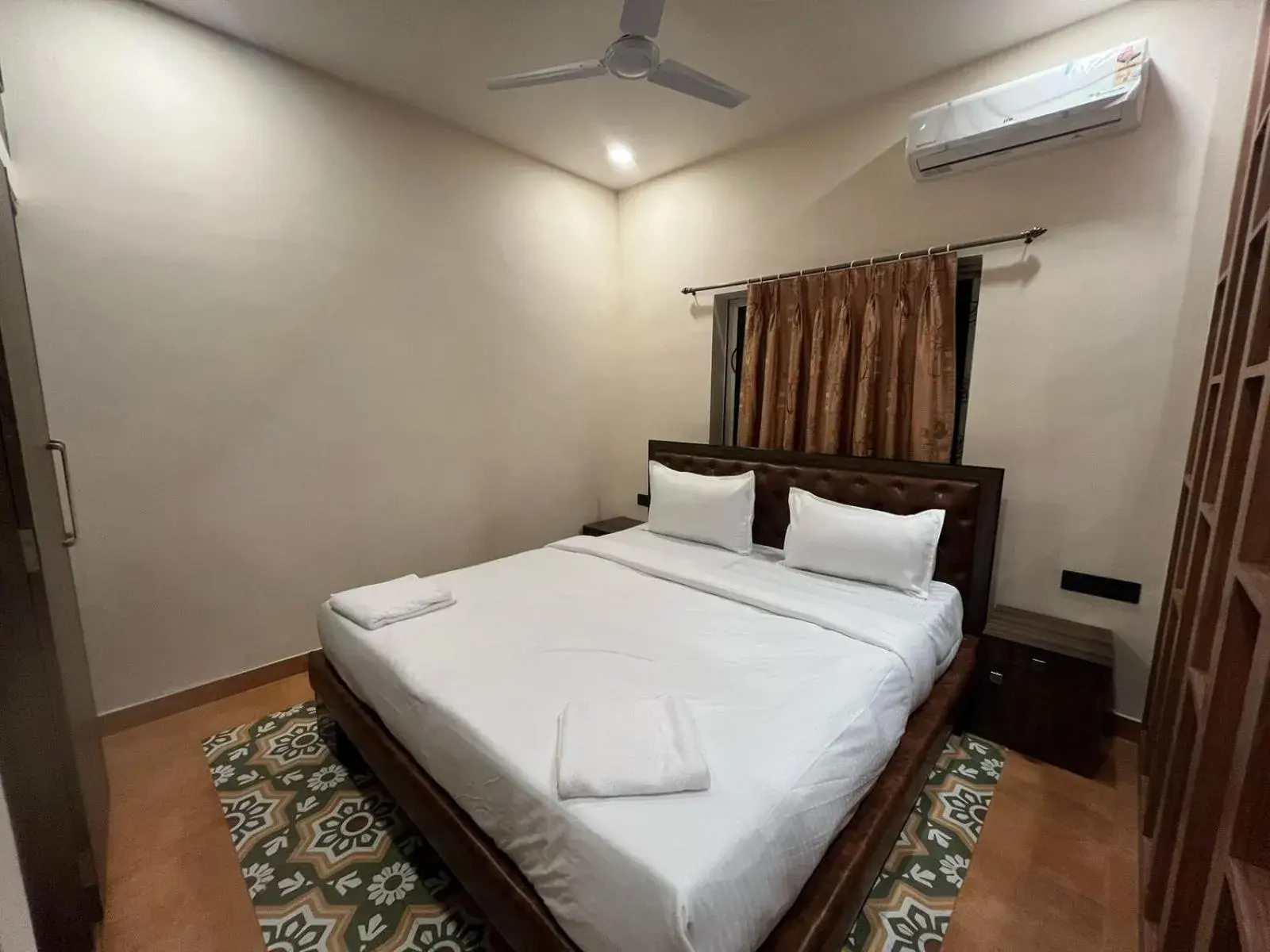 King Room with Balcony in Hotel Lotus King Room with Balcony in Hotel Lotus