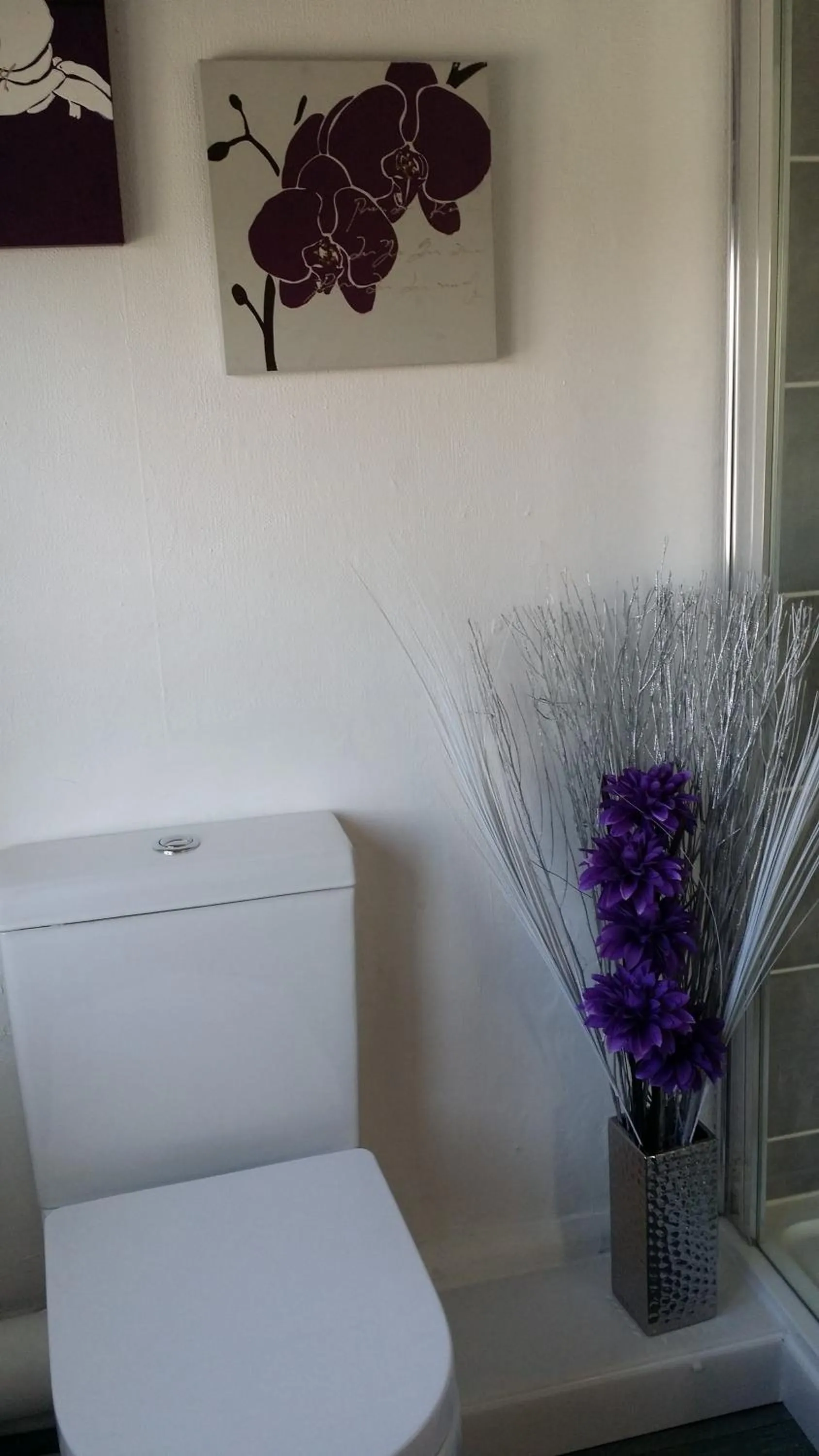 Toilet in The Saxby Hotel