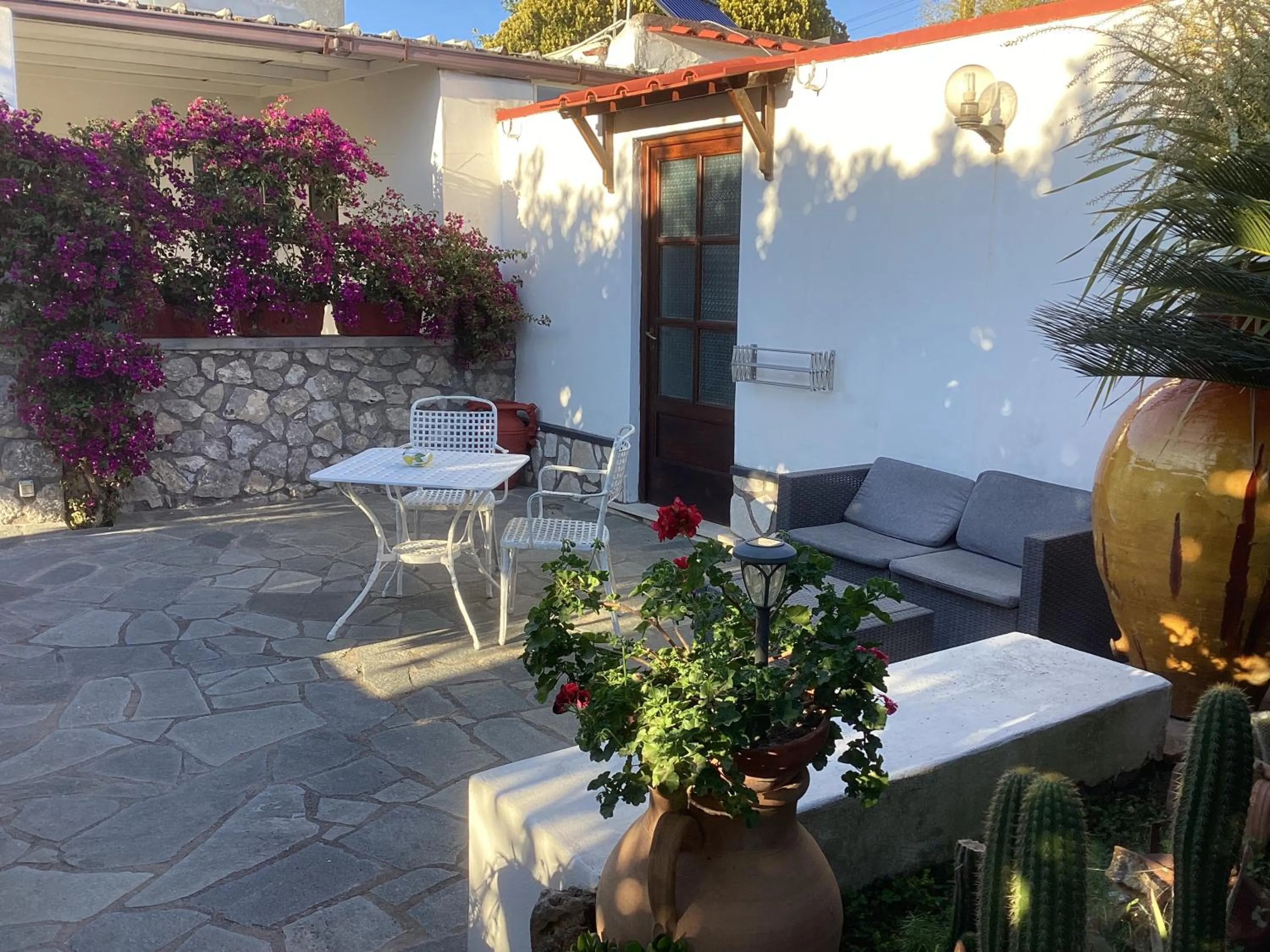 Property building in Casetta Minghitto Relaxing rooms in Capri