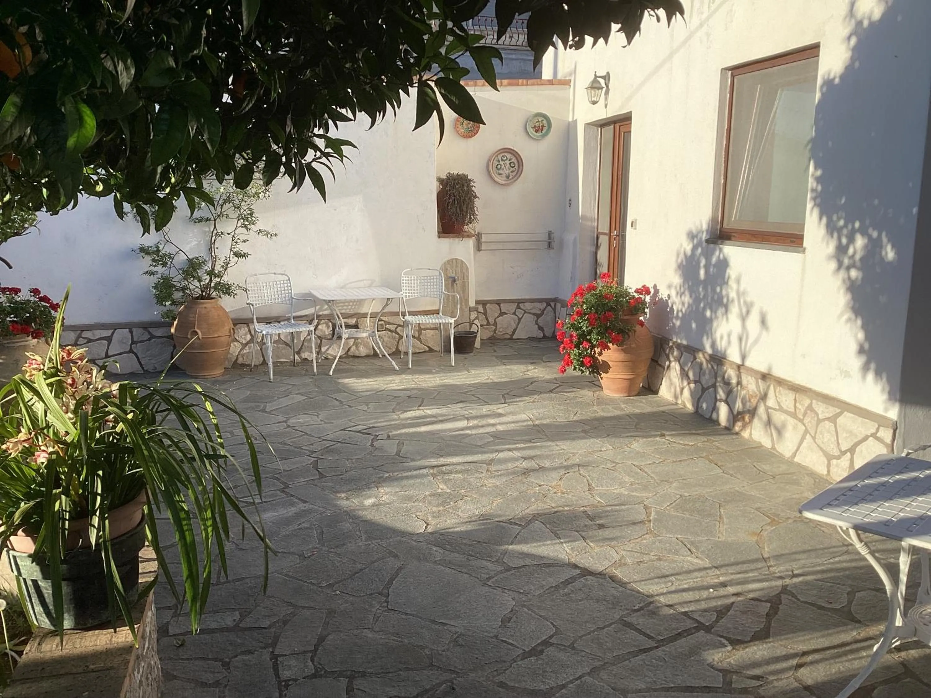 Property building in Casetta Minghitto Relaxing rooms in Capri