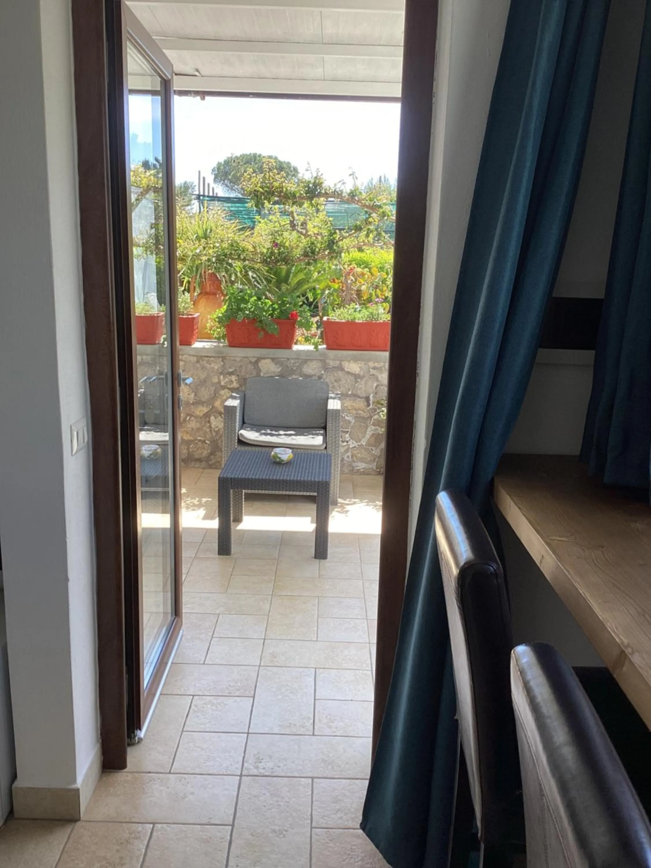 Patio in Casetta Minghitto Relaxing rooms in Capri