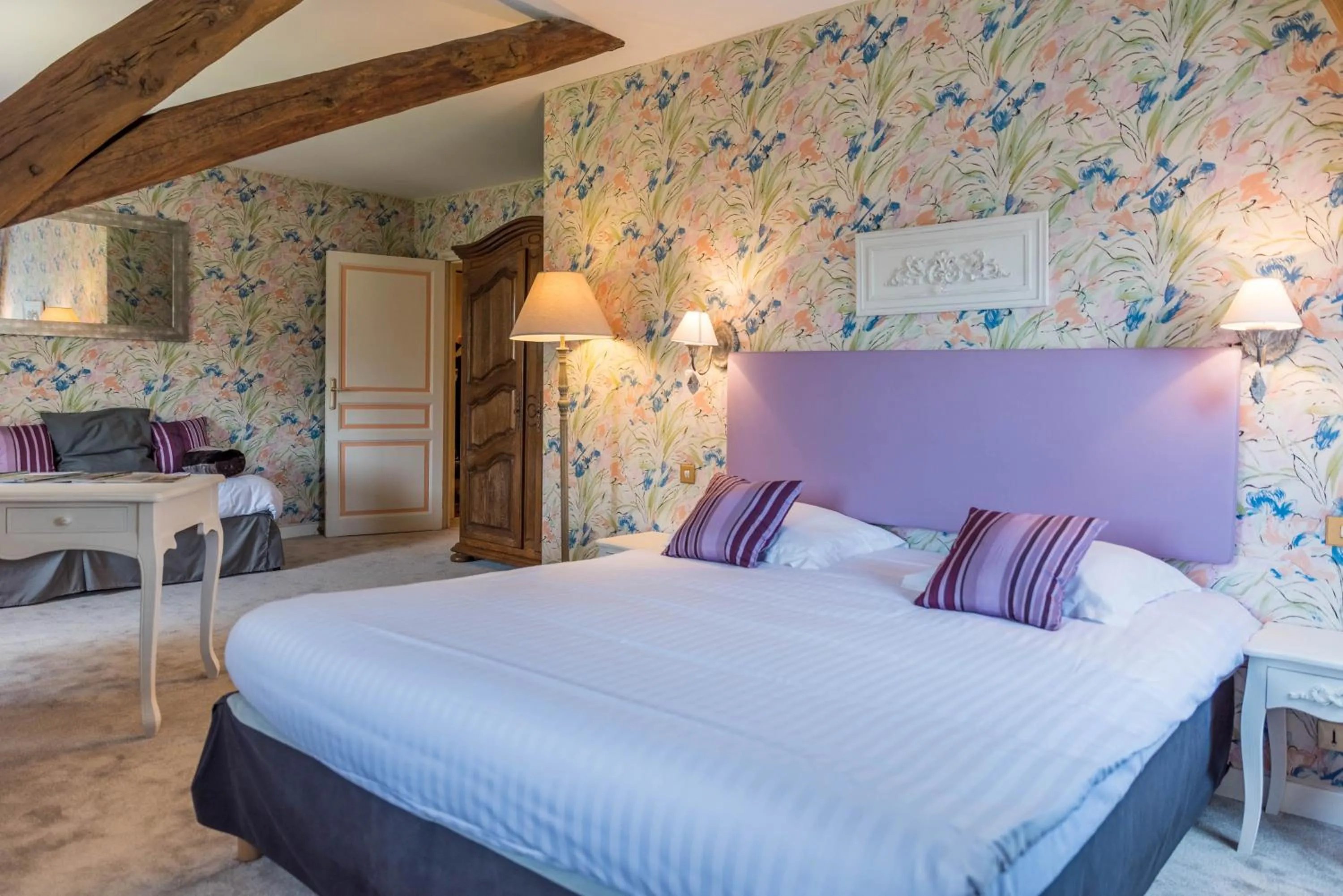 Deluxe Family Suite in Domaine de Puy Robert LASCAUX - A 800m Grotte de Lascaux - Hôtel avec piscine - Chambres et gîtes-appartements - Sarlat - Dordogne