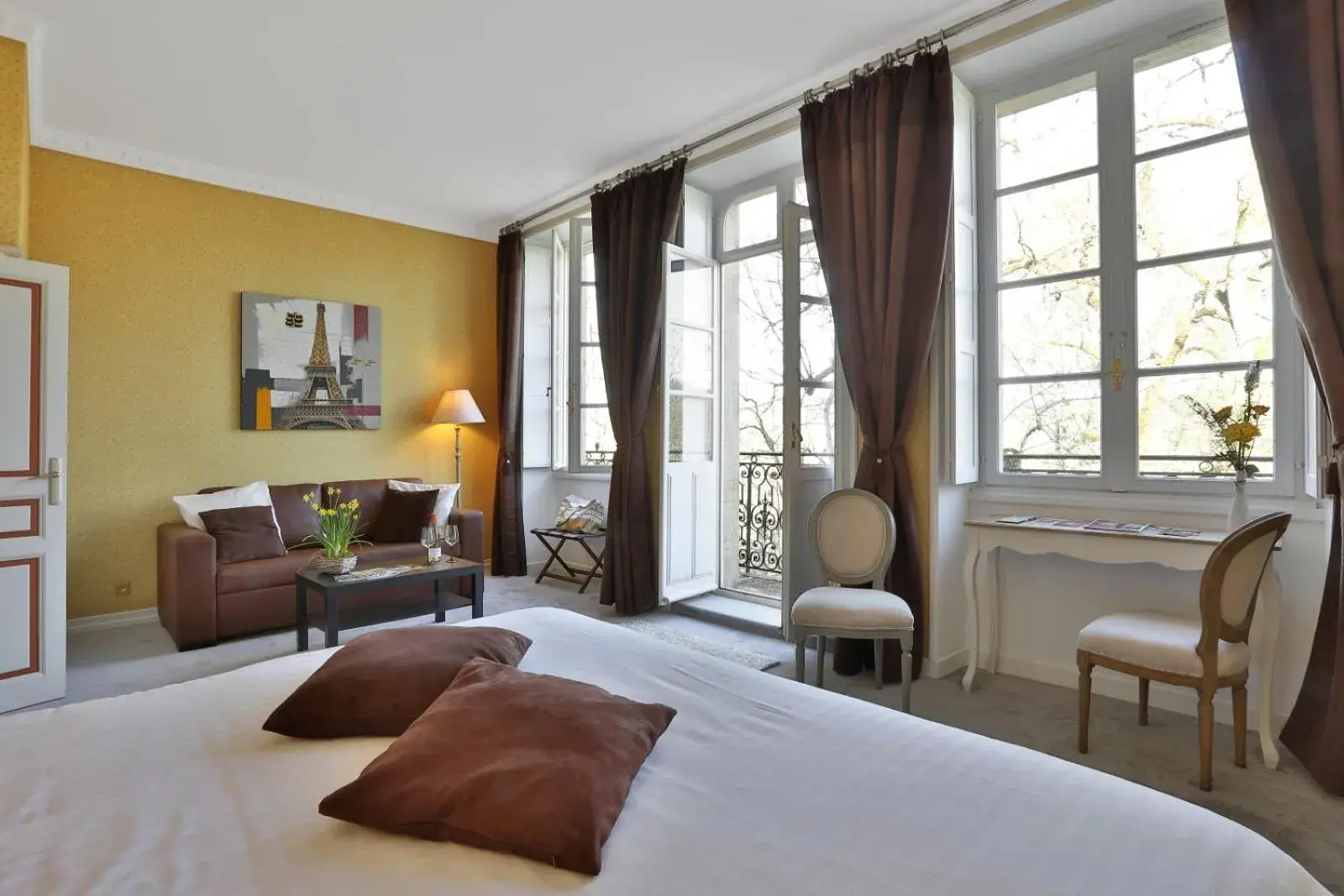Deluxe Double or Twin Room with River View in Domaine de Puy Robert LASCAUX - A 800m Grotte de Lascaux - Hôtel avec piscine - Chambres et gîtes-appartements - Sarlat - Dordogne Deluxe Double or Twin Room with River View in Domaine de Puy Robert LASCAUX - A 800m Grotte de Lascaux - Hôtel avec piscine - Chambres et gîtes-appartements - Sarlat - Dordogne