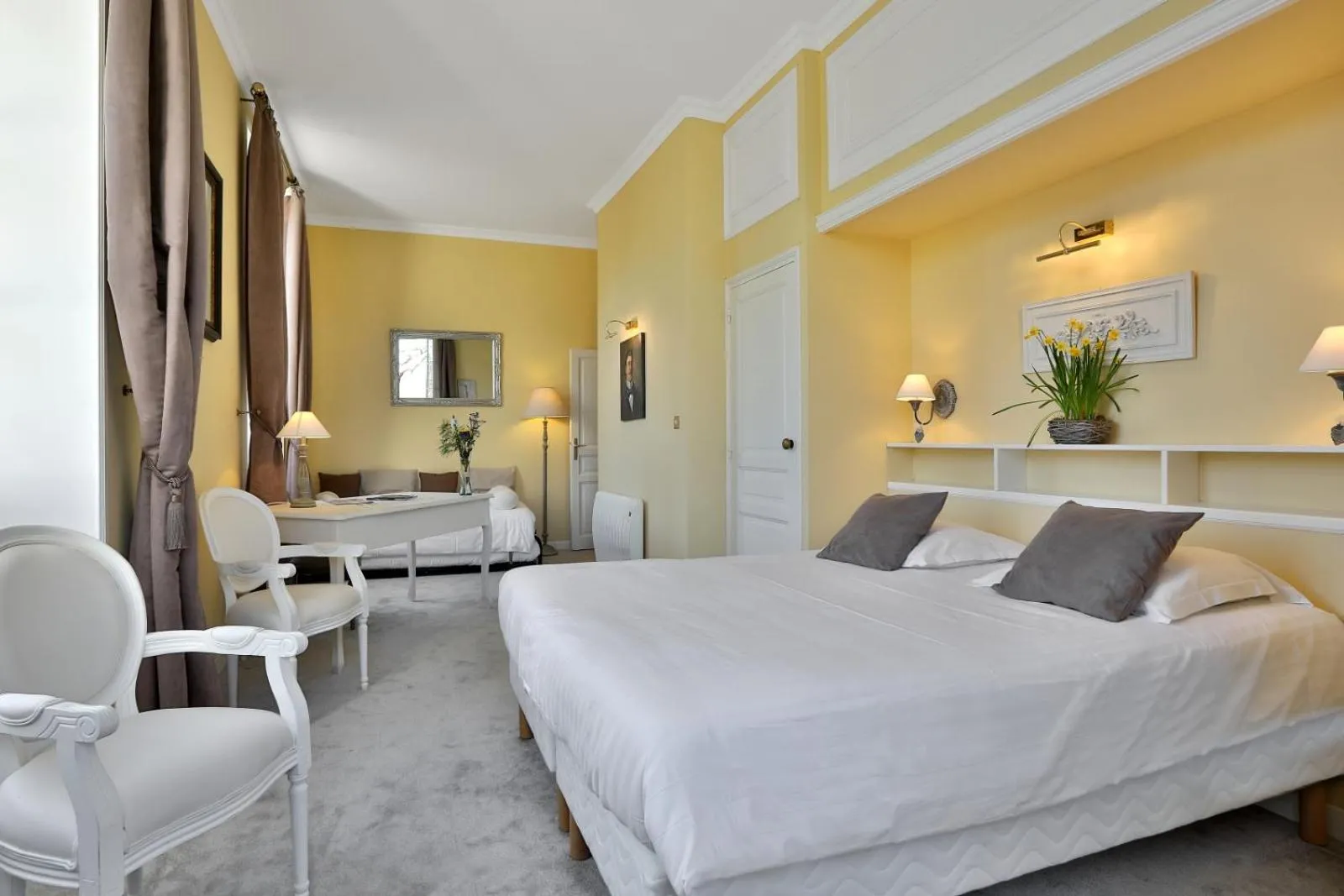 Deluxe Double or Twin Room with Park View in Domaine de Puy Robert LASCAUX - A 800m Grotte de Lascaux - Hôtel avec piscine - Chambres et gîtes-appartements - Sarlat - Dordogne
