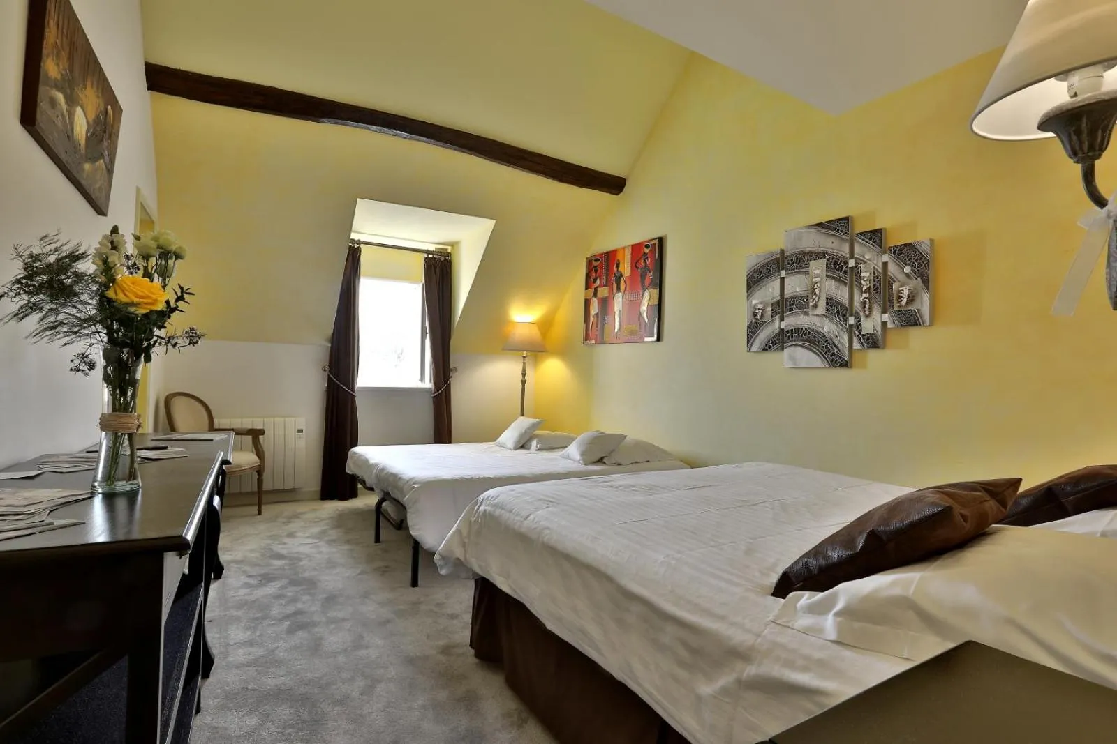 Family Room with Garden View in Domaine de Puy Robert LASCAUX - A 800m Grotte de Lascaux - Hôtel avec piscine - Chambres et gîtes-appartements - Sarlat - Dordogne