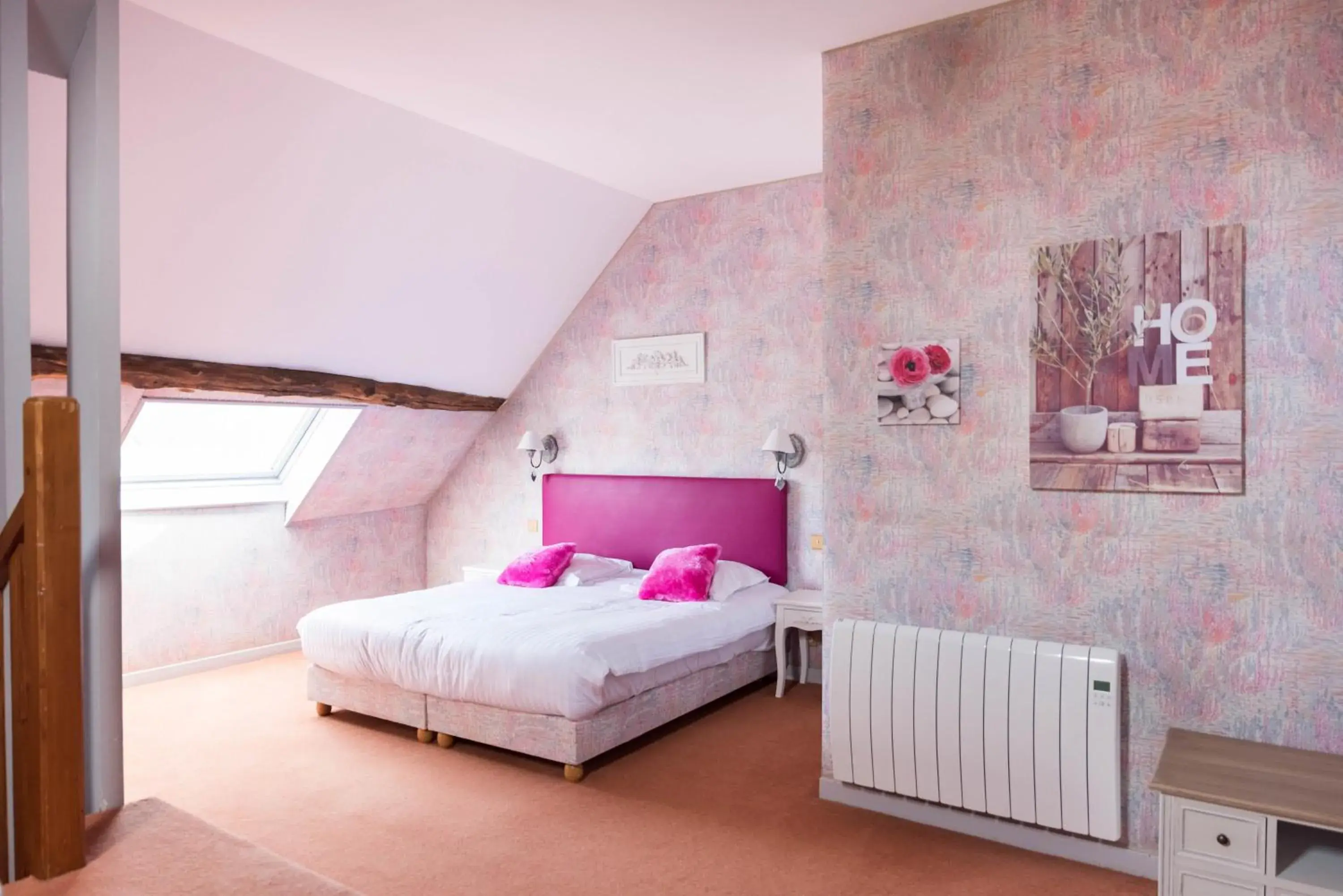 Family Junior Suite - single occupancy in Domaine de Puy Robert LASCAUX - A 800m Grotte de Lascaux - Hôtel avec piscine - Chambres et gîtes-appartements - Sarlat - Dordogne Family Junior Suite - single occupancy in Domaine de Puy Robert LASCAUX - A 800m Grotte de Lascaux - Hôtel avec piscine - Chambres et gîtes-appartements - Sarlat - Dordogne