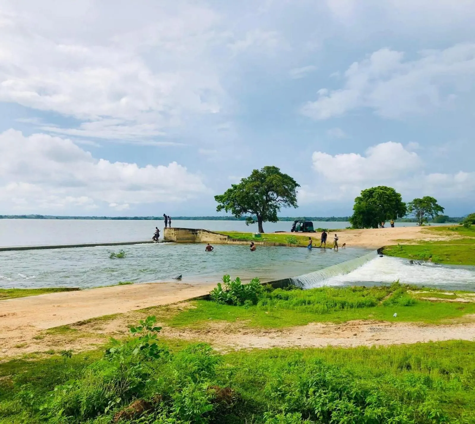 Yala Lucas Lake Hotel