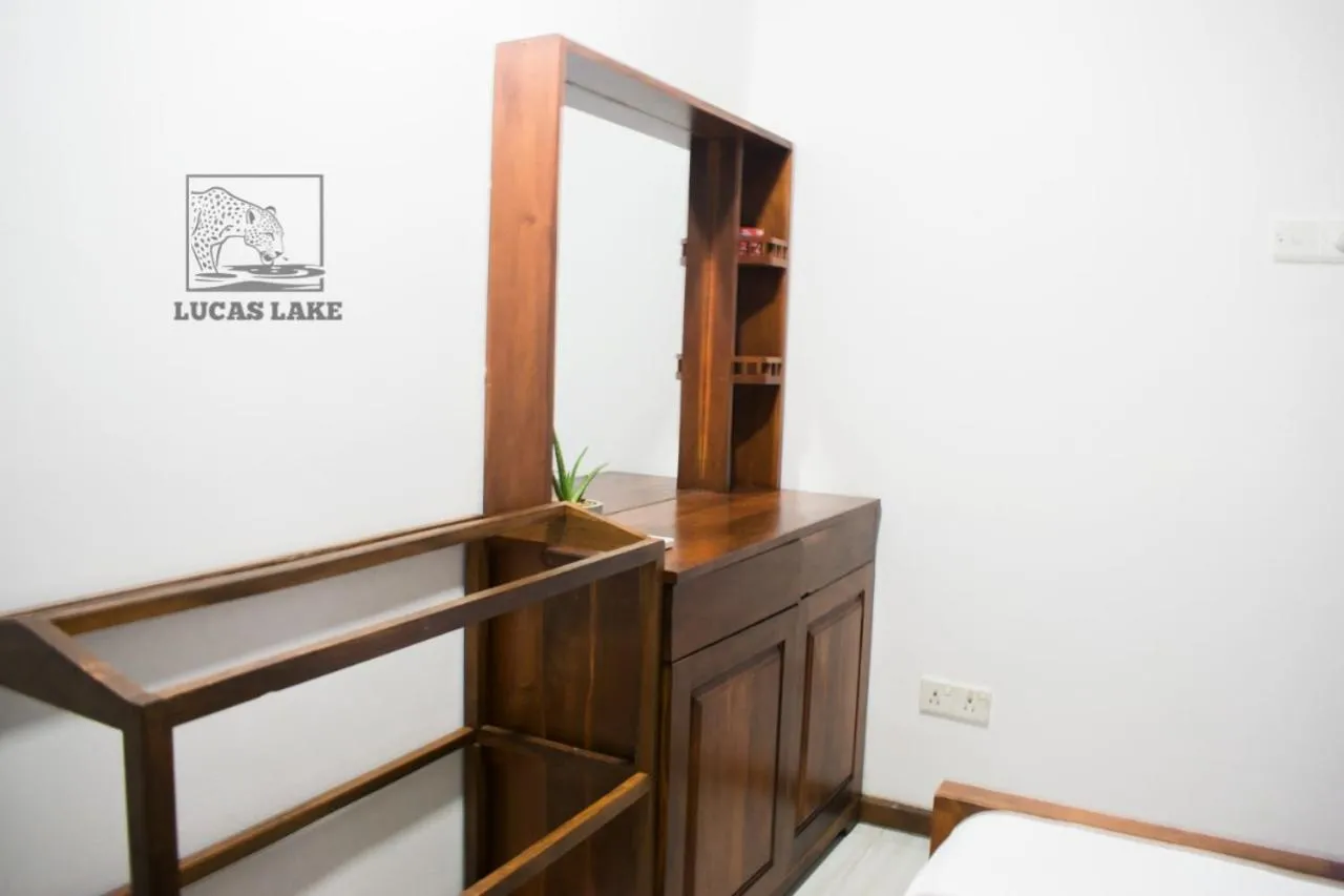 Yala Lucas Lake Hotel