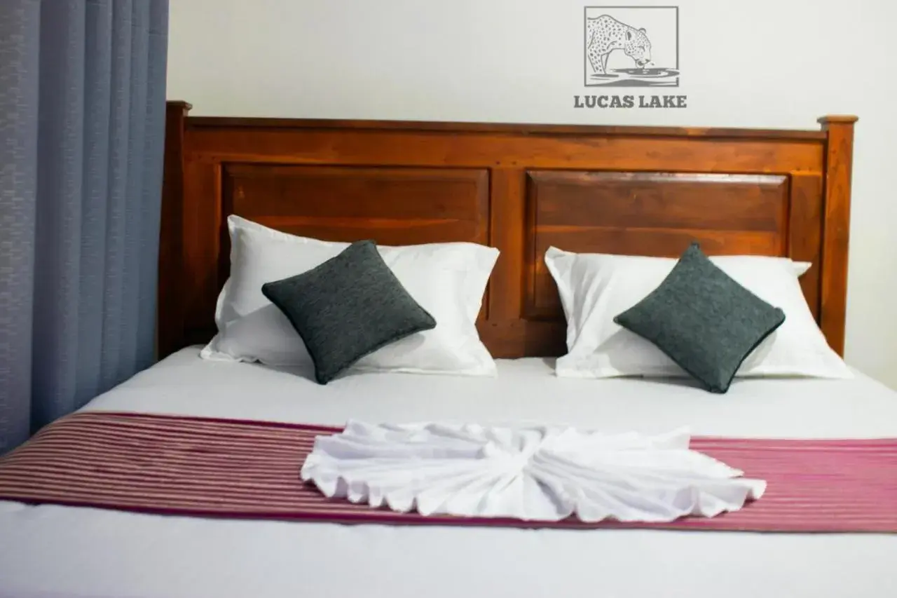 Deluxe Double Room in Yala Lucas Lake Hotel Deluxe Double Room in Yala Lucas Lake Hotel