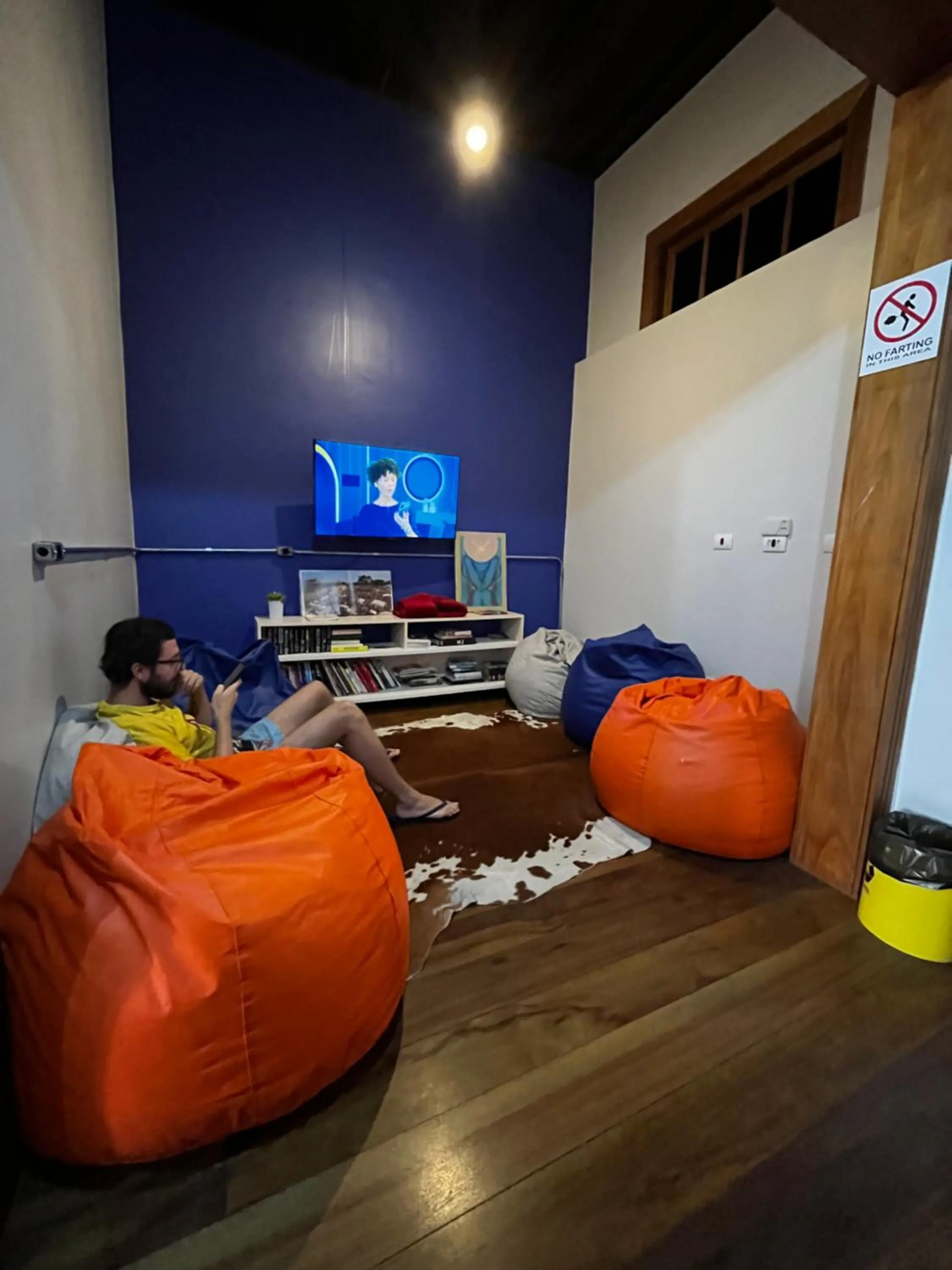 Communal lounge/ TV room in Hostel Matilda
