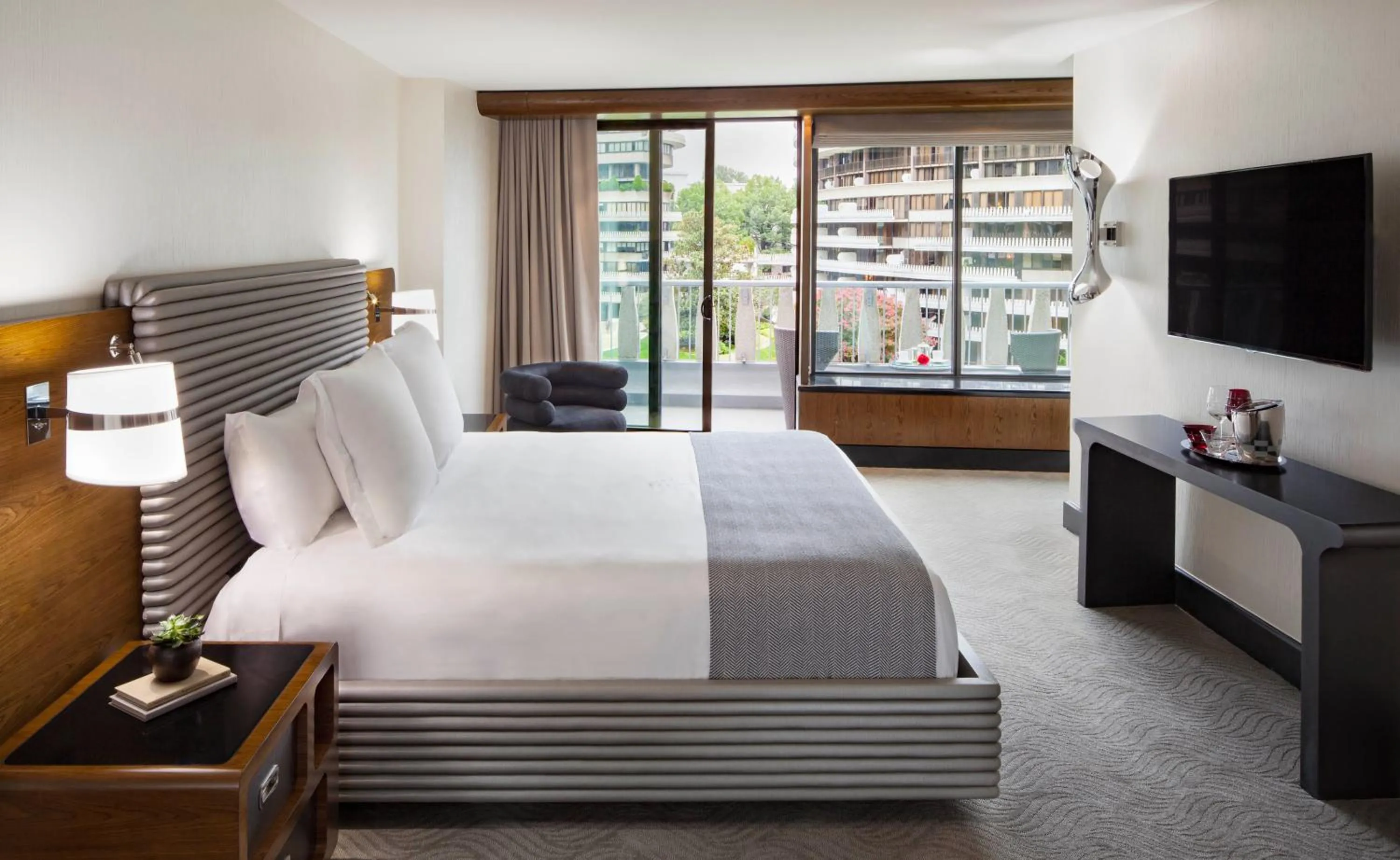 Photo of the whole room, Bed in The Watergate Hotel Georgetown