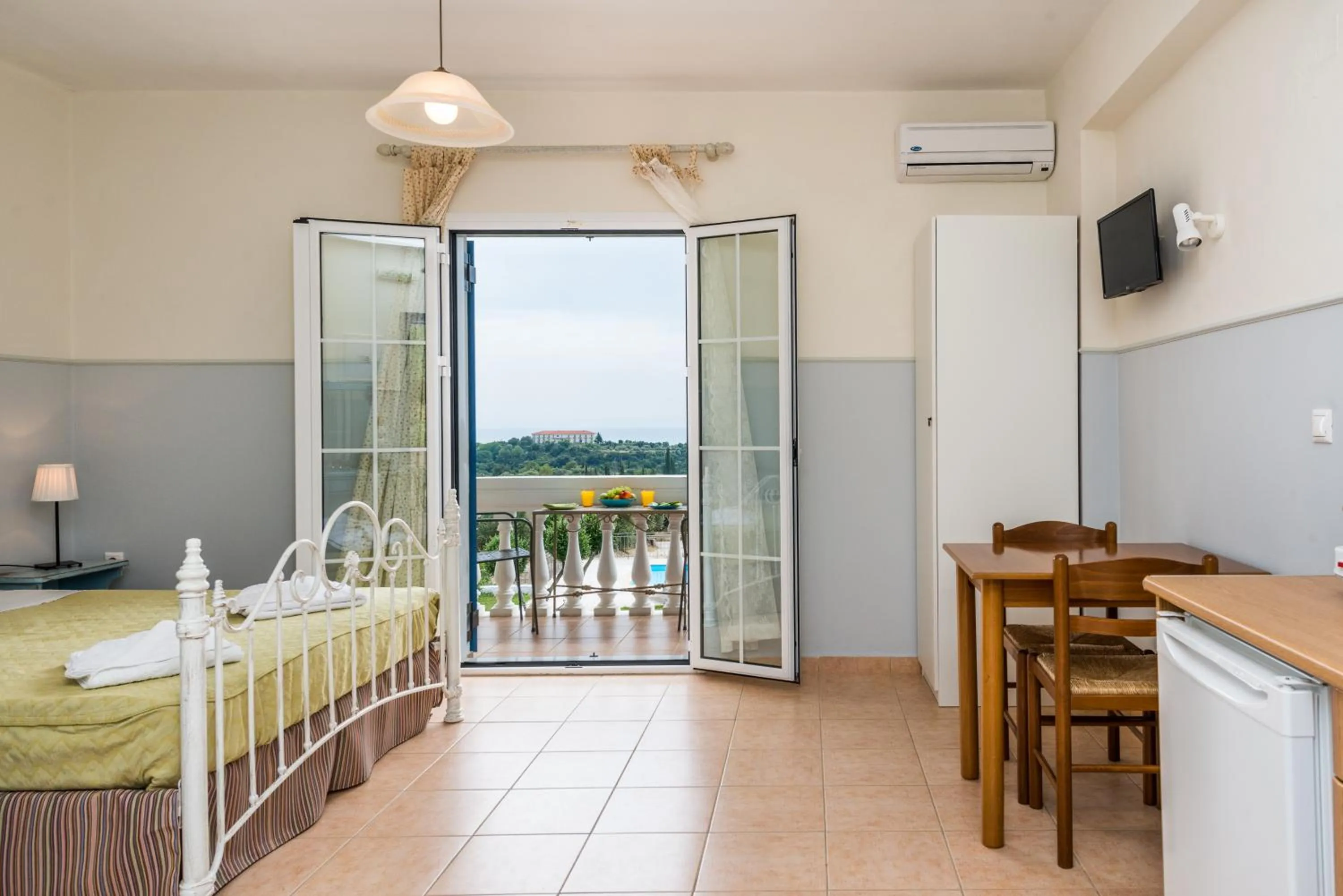 Dining area, Bed in Elaias Gi Residence