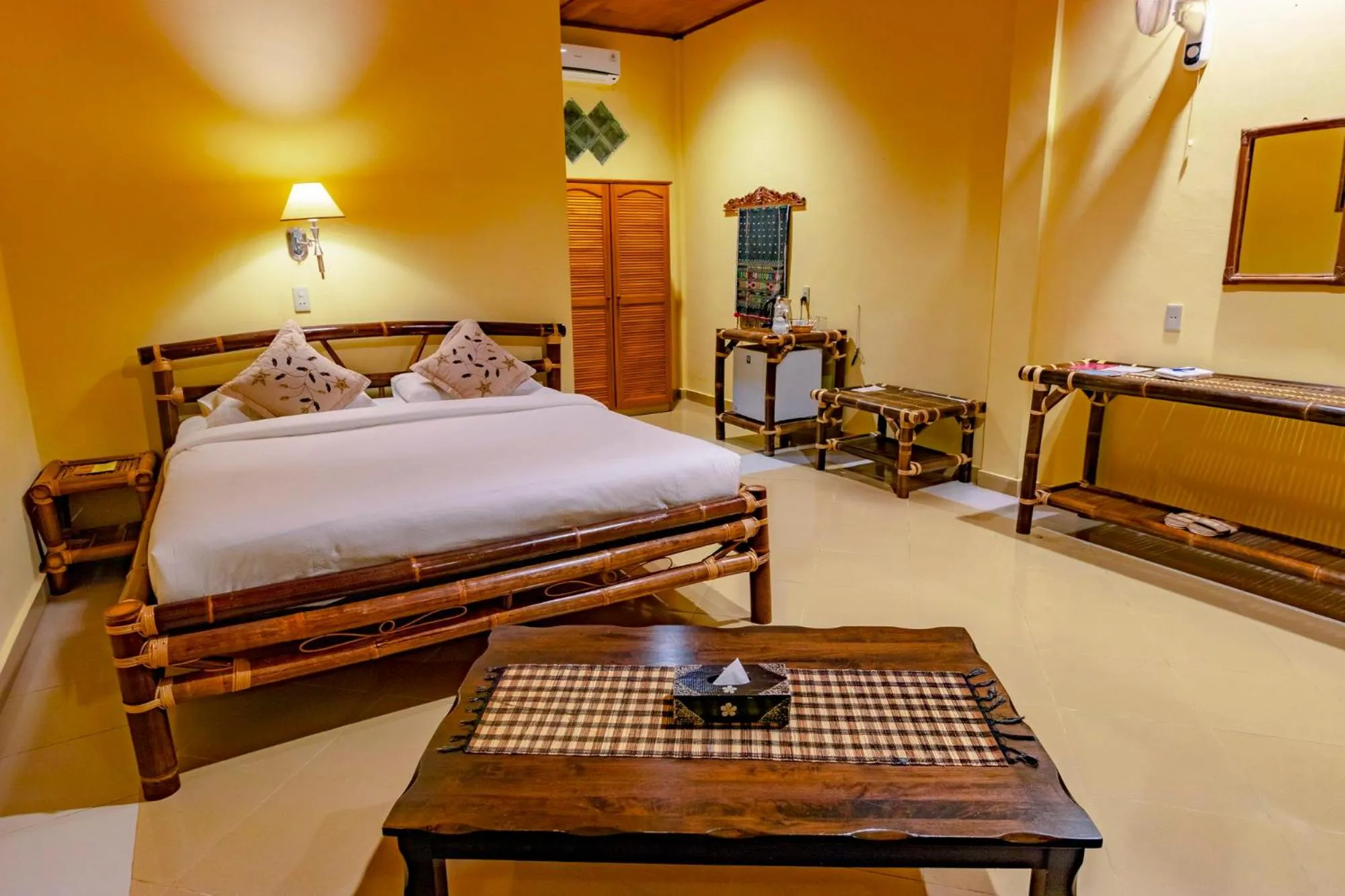 Bed in Tabo Cottages