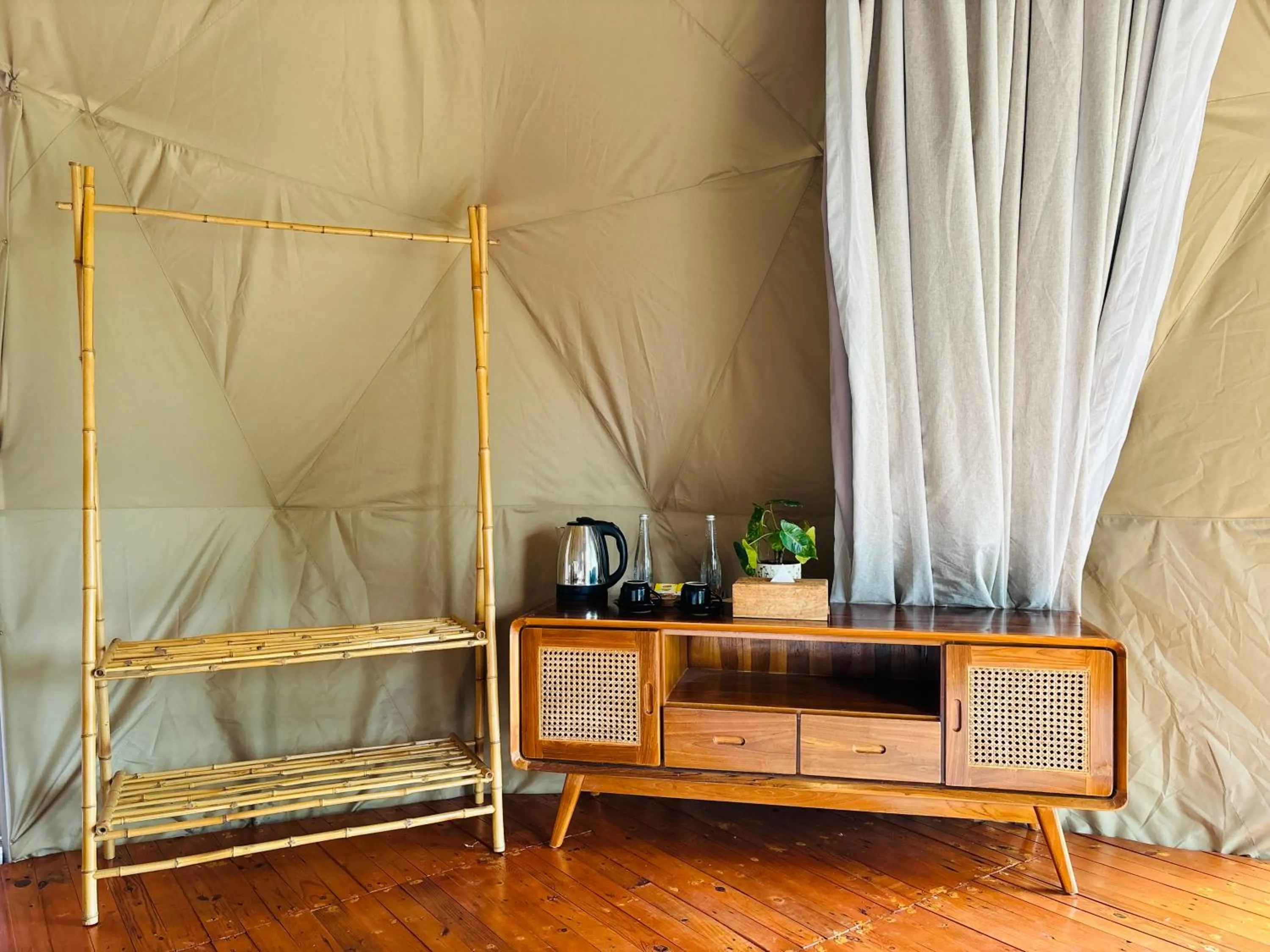 Coffee/tea facilities in De'Ra Hills Camp Kintamani