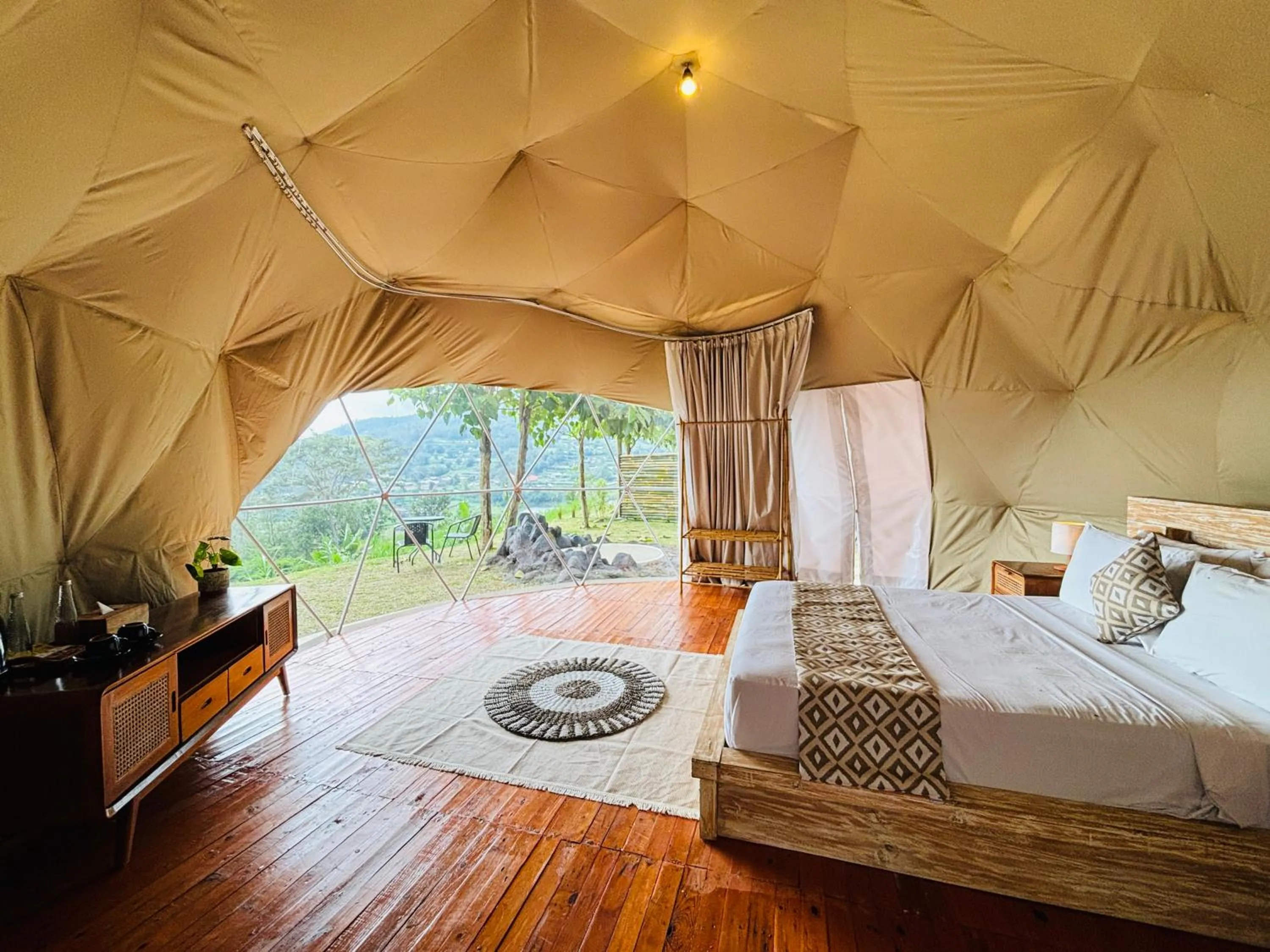 Bed in De'Ra Hills Camp Kintamani