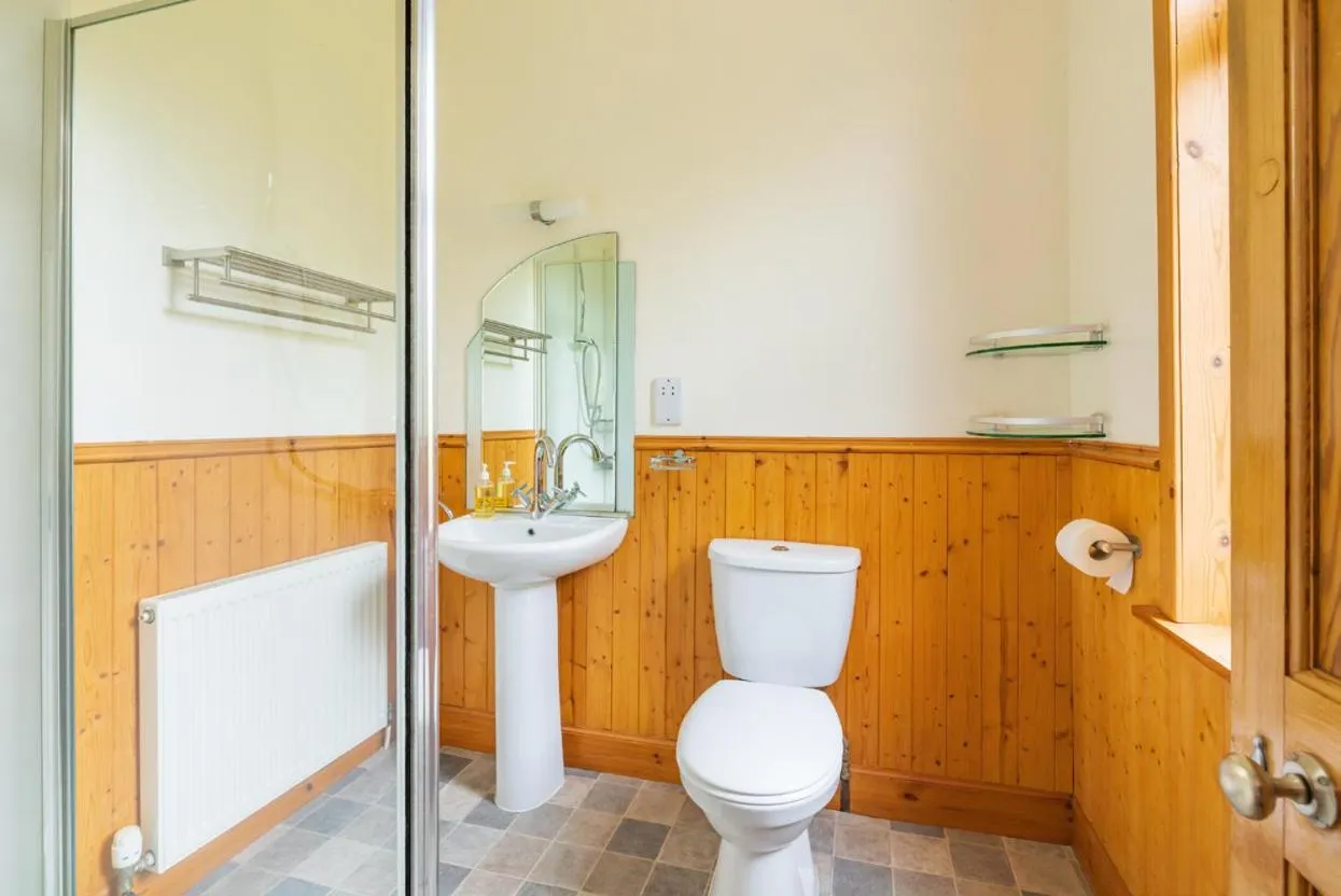 Bathroom in Strathview Lodge B&B